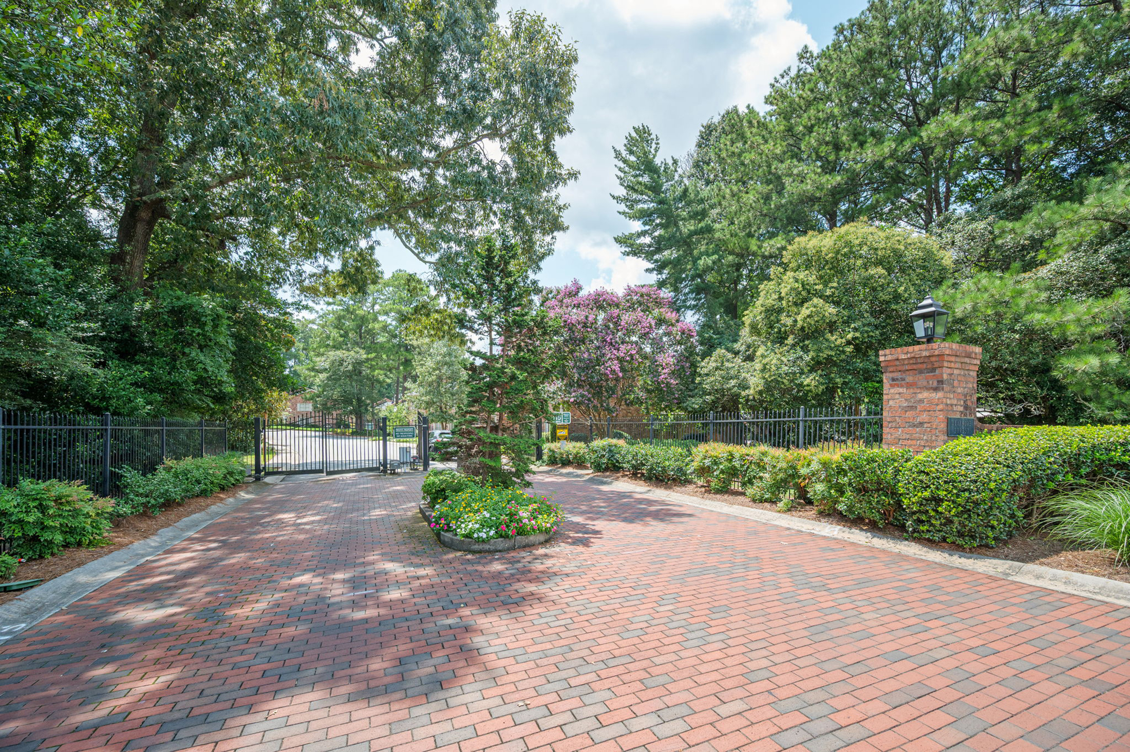  Beautifully Maintained Brick Townhome in Gated Community in Decatur - 物件實景