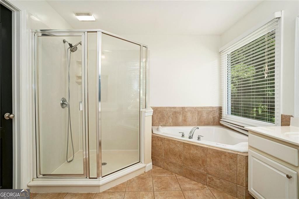 Decatur, Georgia, 30032, United States, 4 Bedrooms Bedrooms, ,4 BathroomsBathrooms,Residential,For Sale,1926927