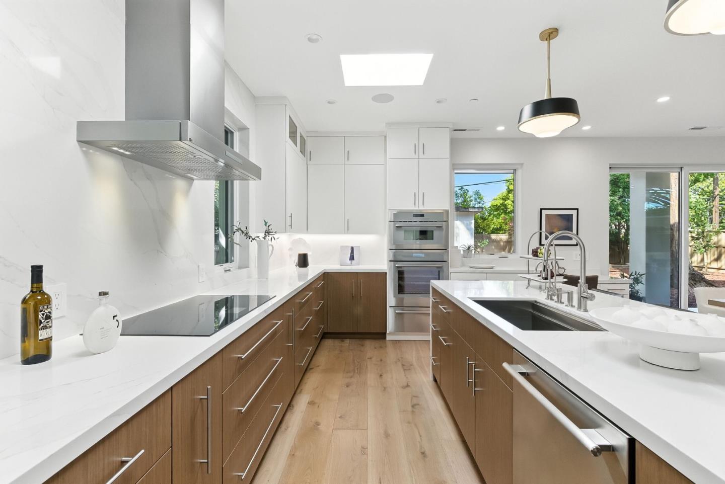 Palo Alto, California, 94303, United States, 4 Bedrooms Bedrooms, ,5 BathroomsBathrooms,Residential,For Sale,1906712