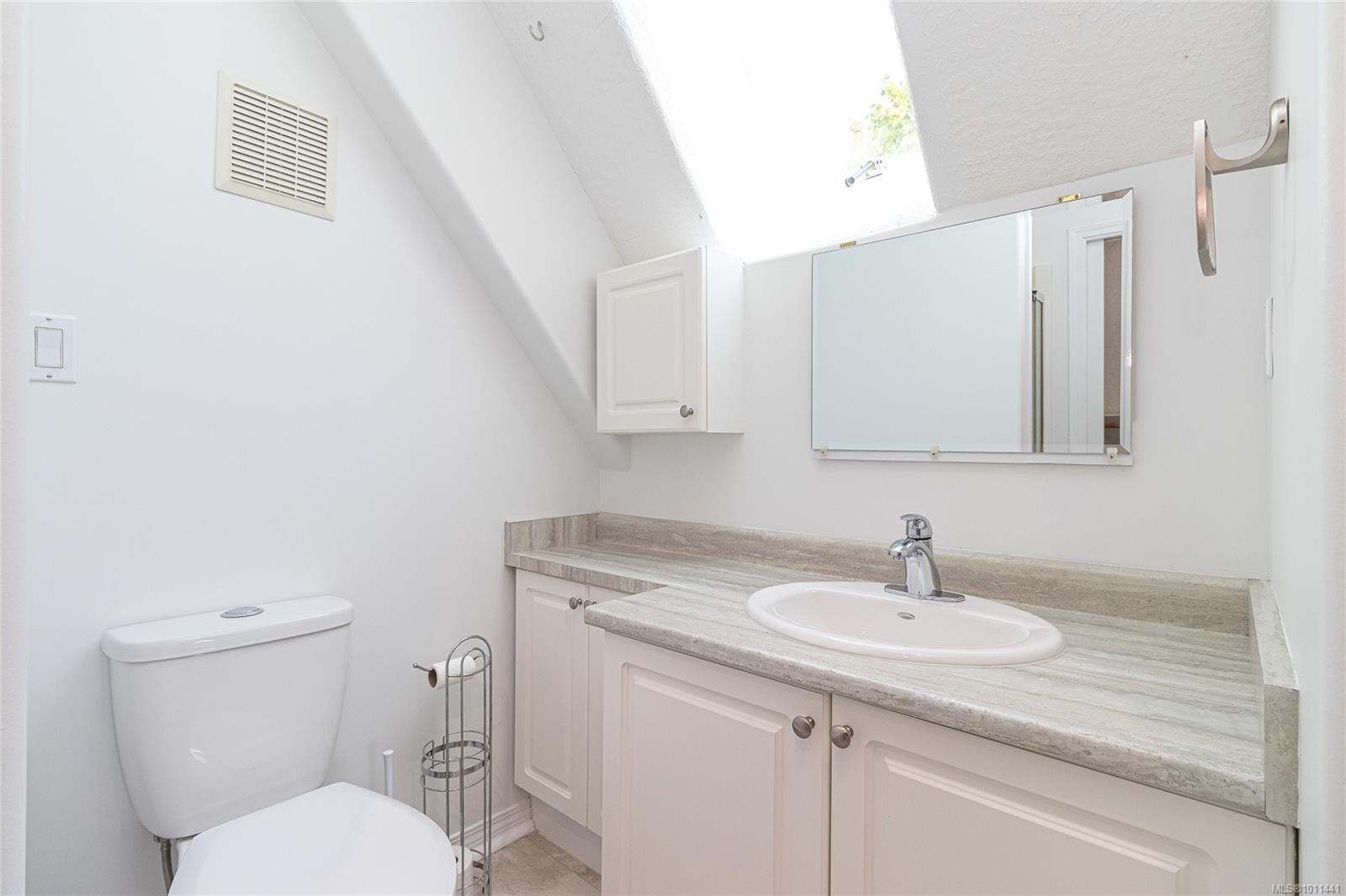 VICTORIA, British Columbia, V8R 4M4, CA, 3 Bedrooms Bedrooms, ,Residential,For Sale,1951151