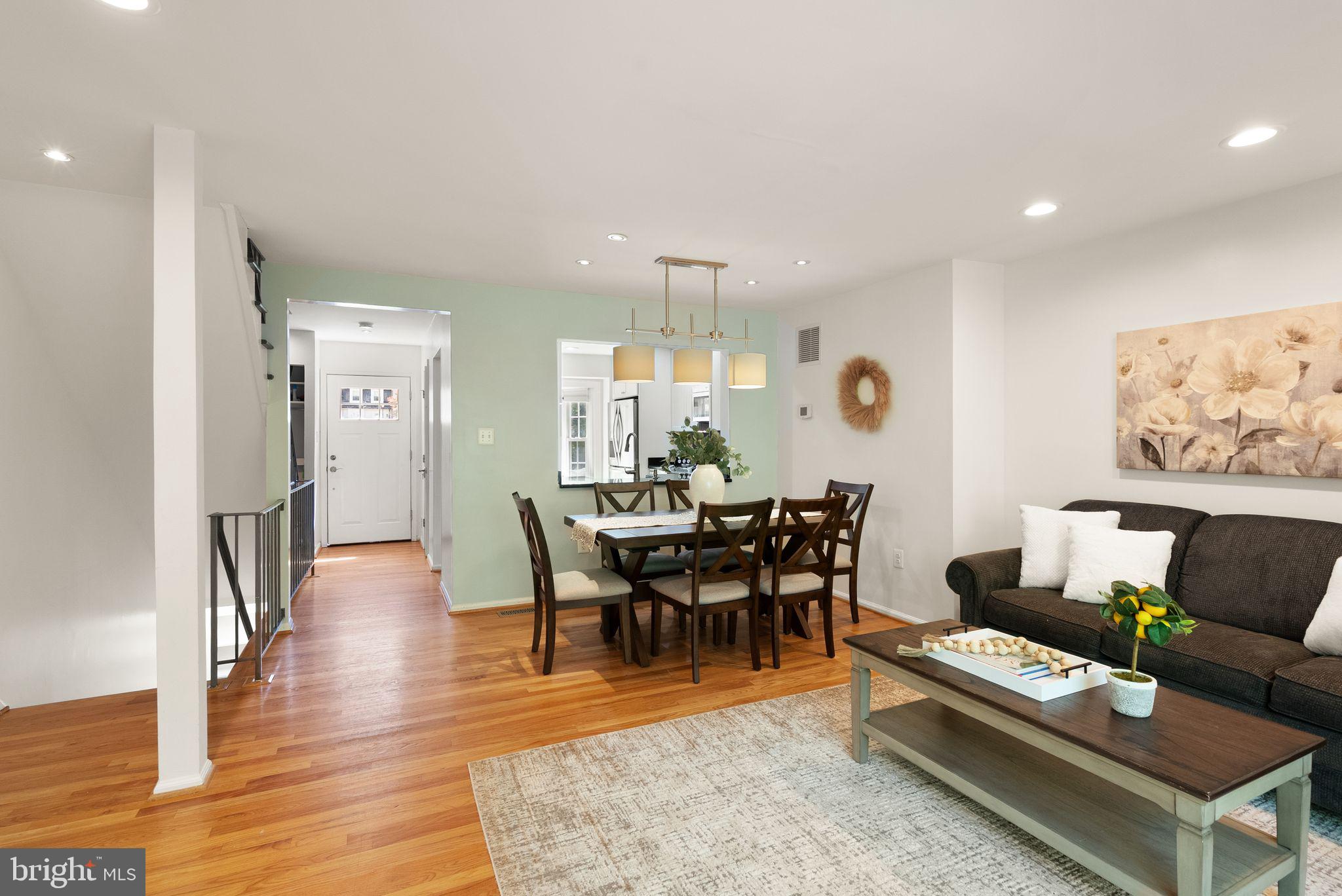 Springfield, Virginia, 22153, United States, 3 Bedrooms Bedrooms, ,3 BathroomsBathrooms,Residential,For Sale,1944963