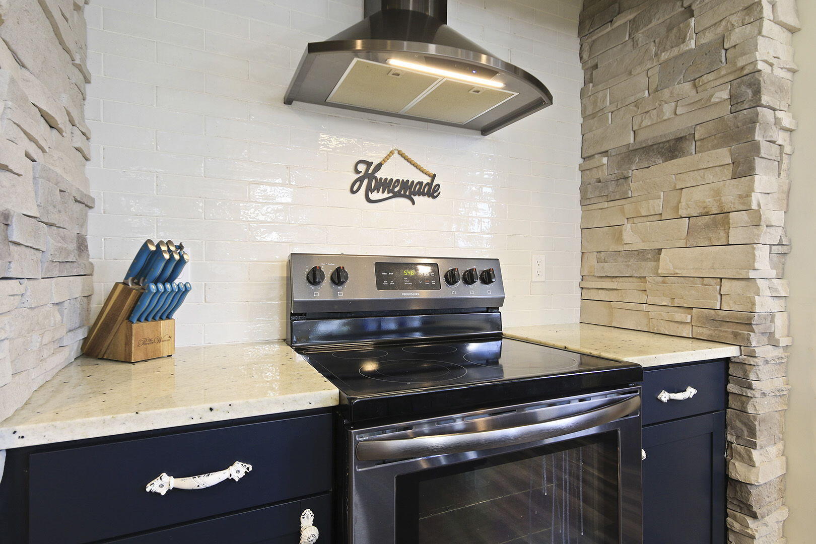 ASHLAND, Missouri, 65010, United States, 4 Bedrooms Bedrooms, ,3 BathroomsBathrooms,Residential,For Sale,1981891