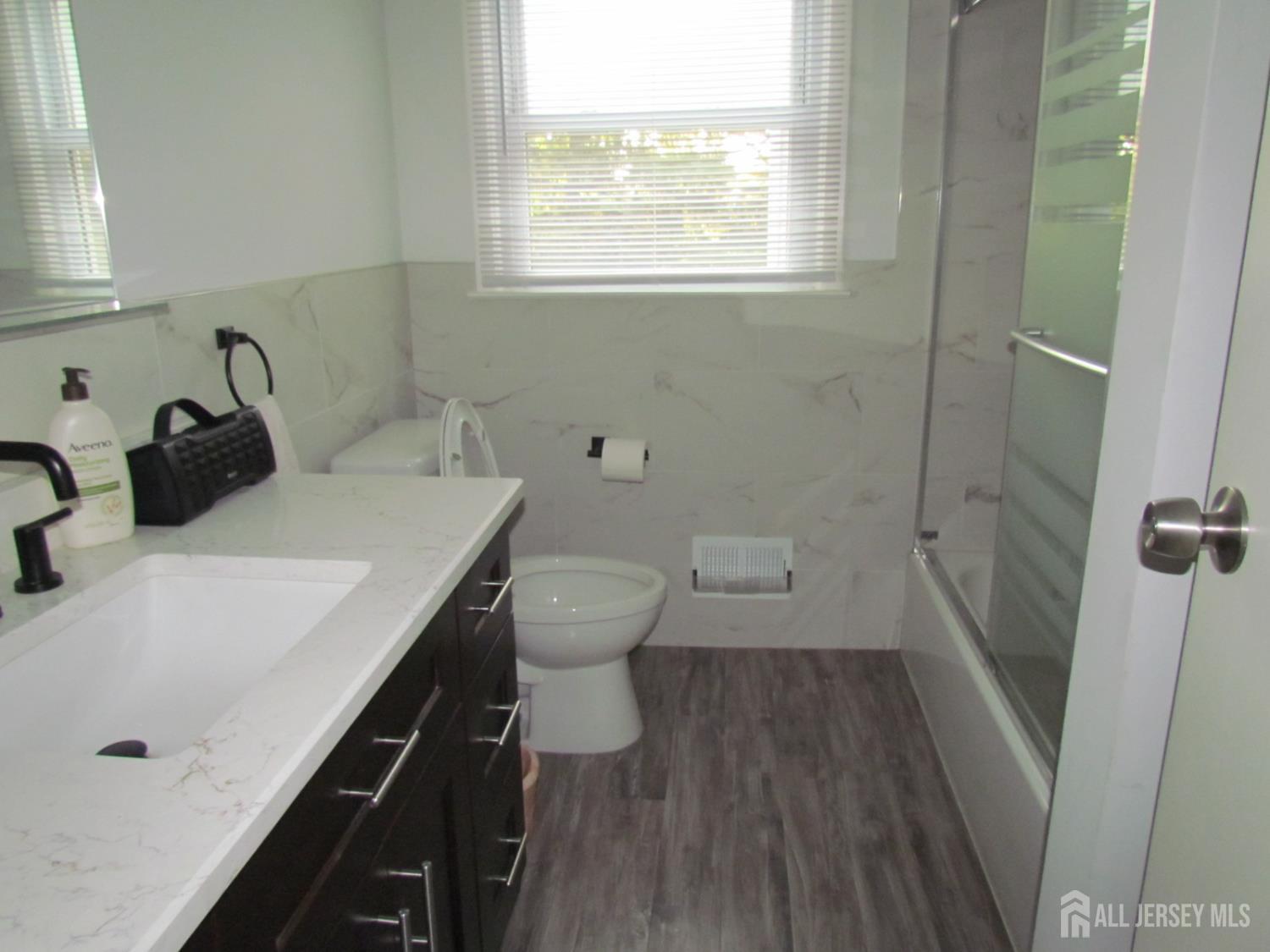East Brunswick, New Jersey, 08816, United States, 5 Bedrooms Bedrooms, ,3 BathroomsBathrooms,Residential,For Sale,1933394