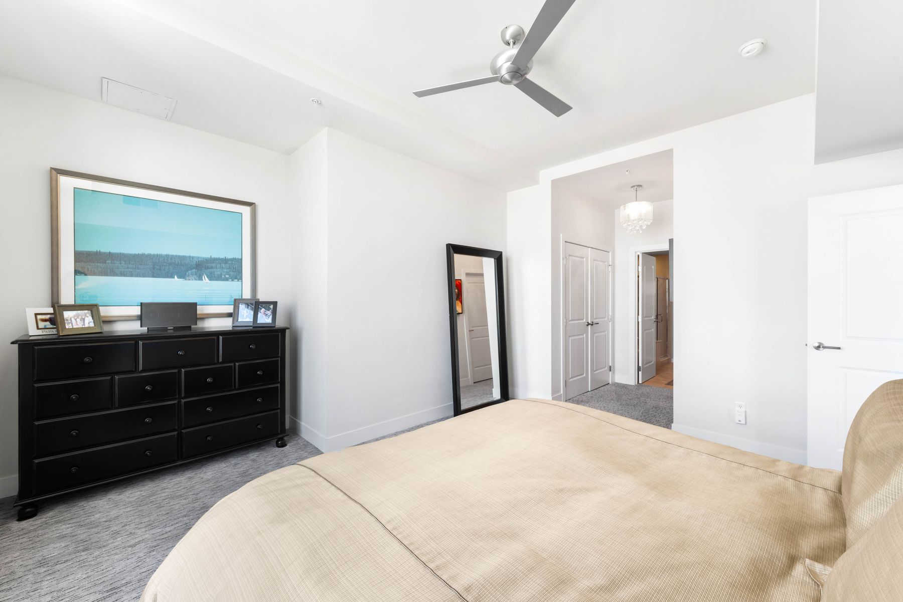  Two Parking Spaces and One of Largest Living/Dining Spaces Downtown - 物件實景