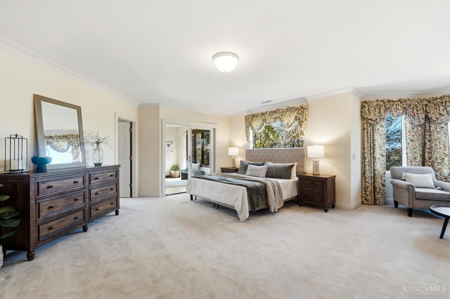 Anderson Twp, Ohio, 45230, United States, 5 Bedrooms Bedrooms, ,6 BathroomsBathrooms,Residential,For Sale,1988245