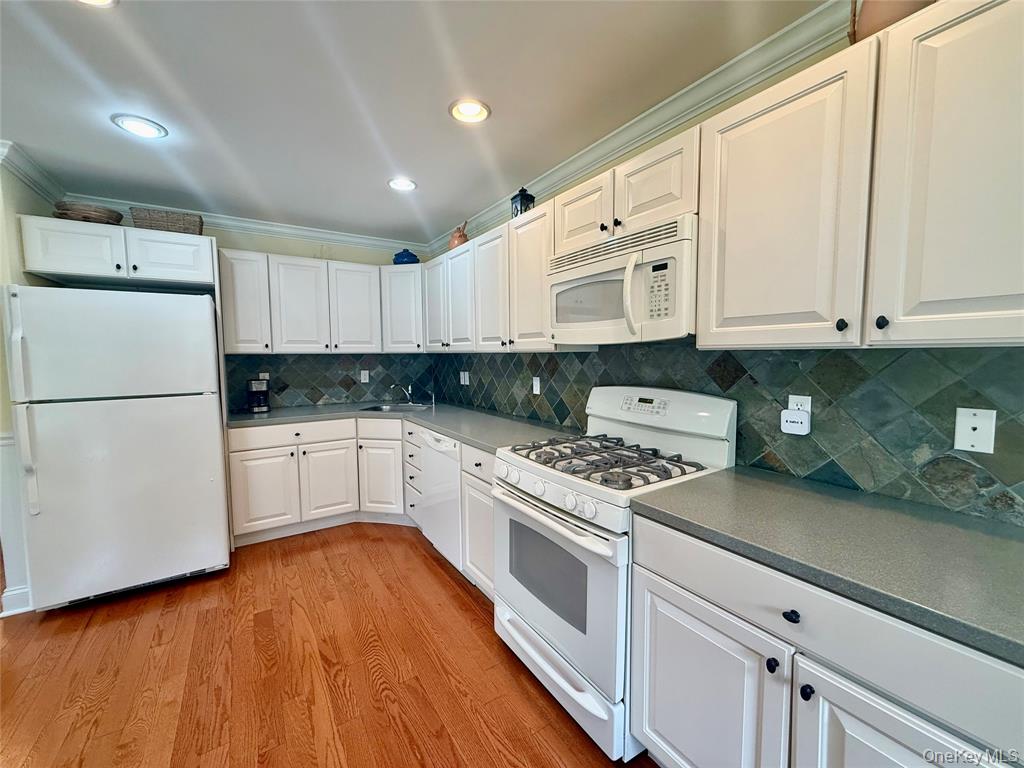 Hyde Park, New York, 12538, United States, 3 Bedrooms Bedrooms, ,4 BathroomsBathrooms,Residential,For Sale,1977599