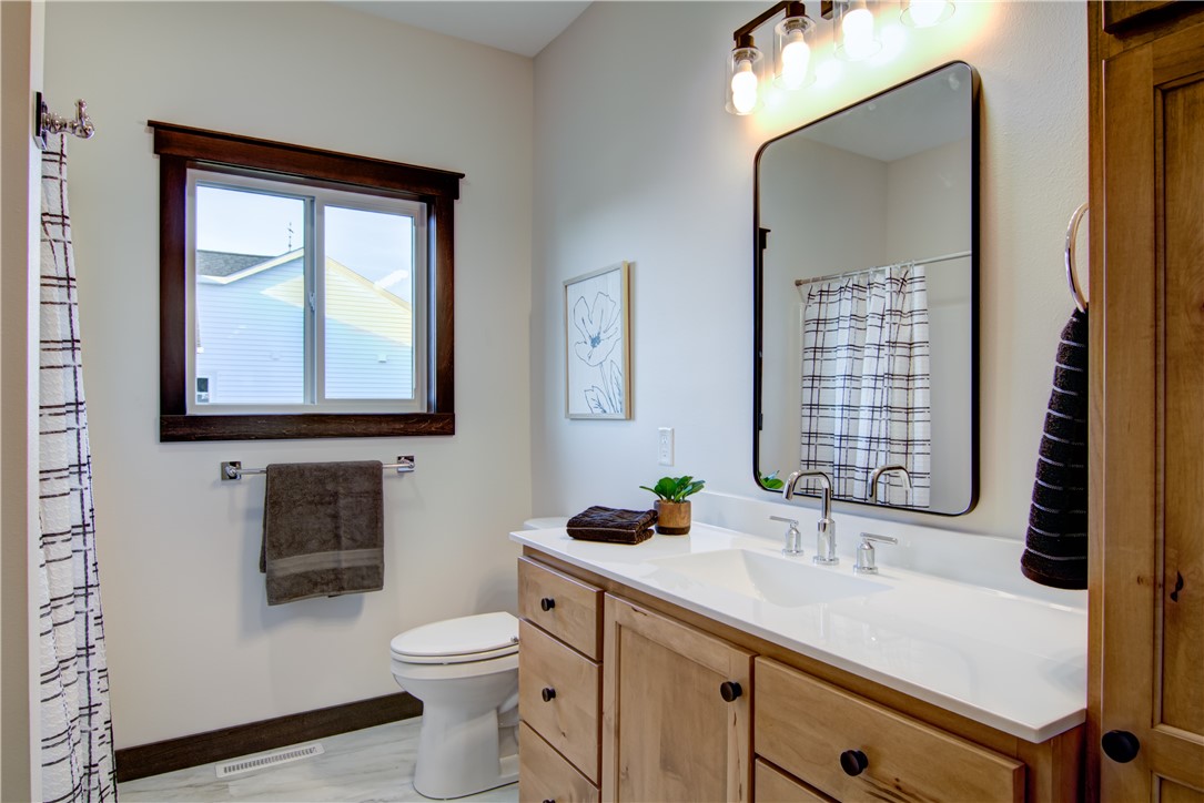 Chippewa Falls, Wisconsin, 54729, United States, 3 Bedrooms Bedrooms, ,2 BathroomsBathrooms,Residential,For Sale,1980636