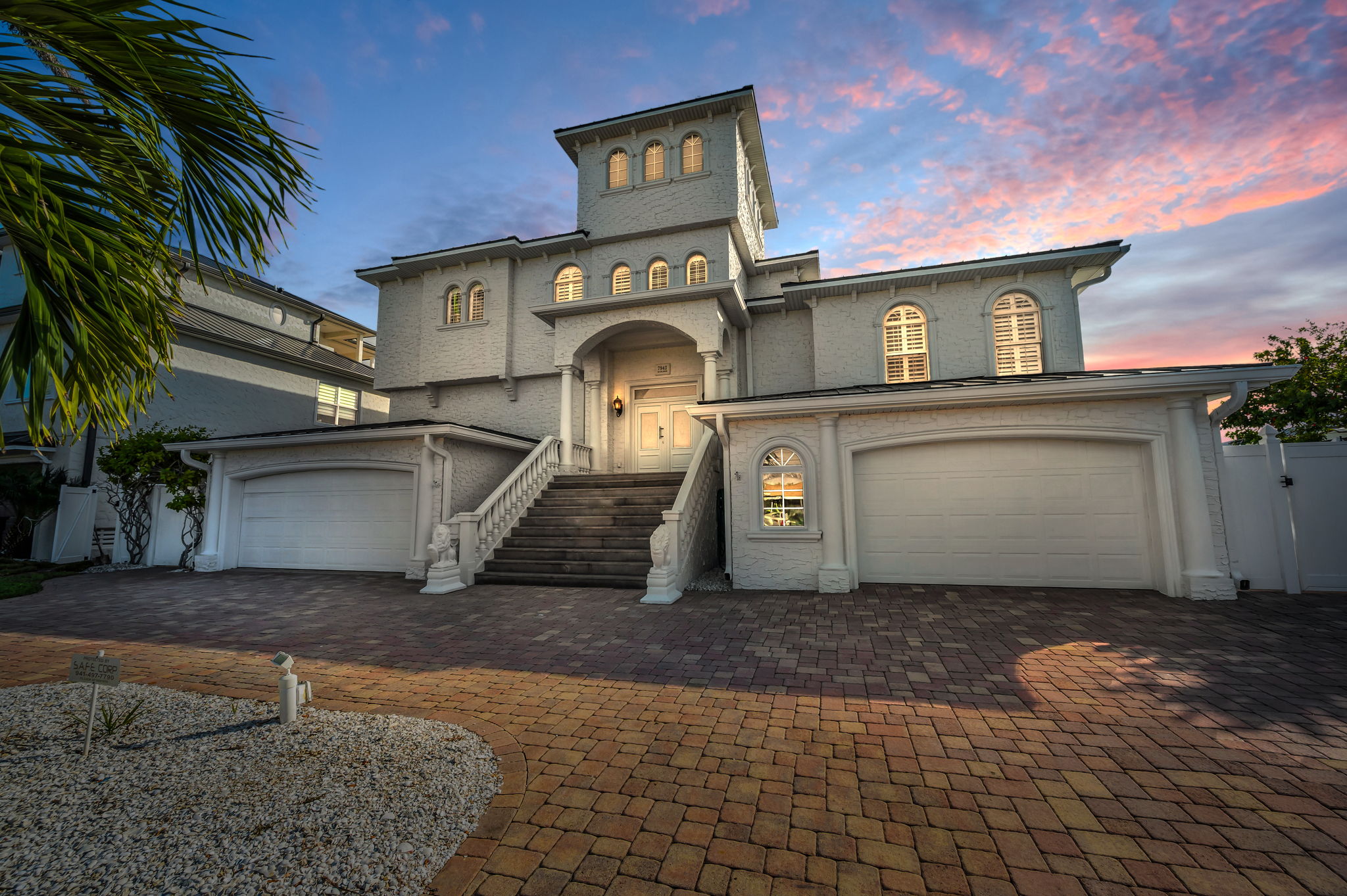 St Petersburg, Florida, 33707, United States, 4 Bedrooms Bedrooms, ,3 BathroomsBathrooms,Residential,For Sale,1992370