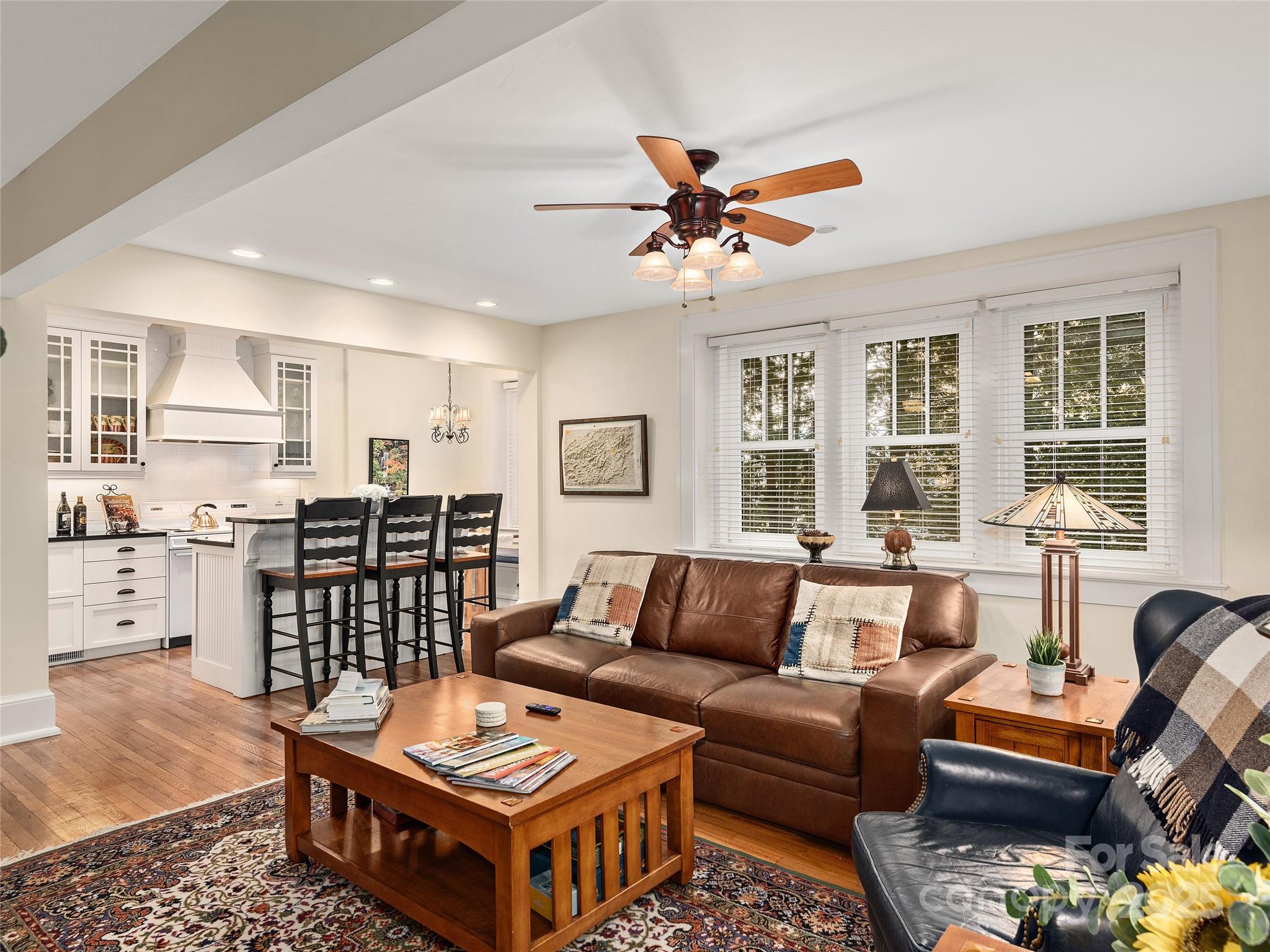 Hendersonville, North Carolina, 28739, United States, 2 Bedrooms Bedrooms, ,2 BathroomsBathrooms,Residential,For Sale,1944998