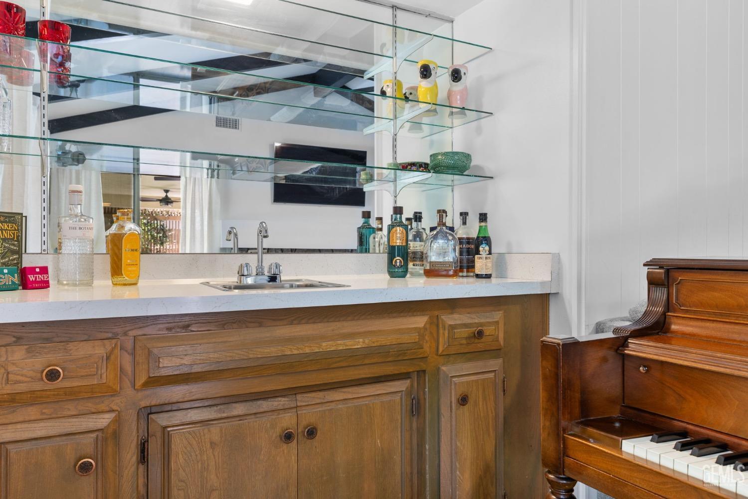 Bakersfield, California, 93301, United States, 3 Bedrooms Bedrooms, ,3 BathroomsBathrooms,Residential,For Sale,1998279