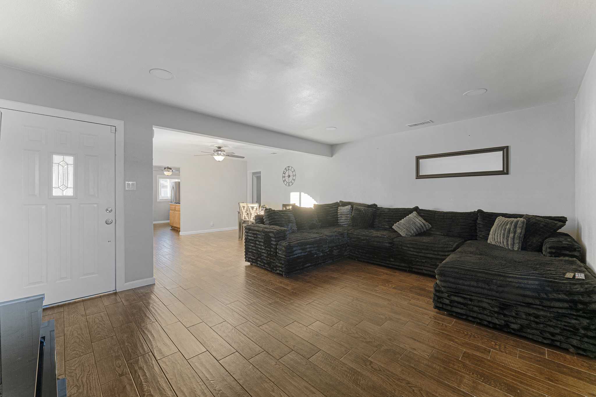 Fontana, California, 92335, United States, 3 Bedrooms Bedrooms, ,1 BathroomBathrooms,Residential,For Sale,1983646