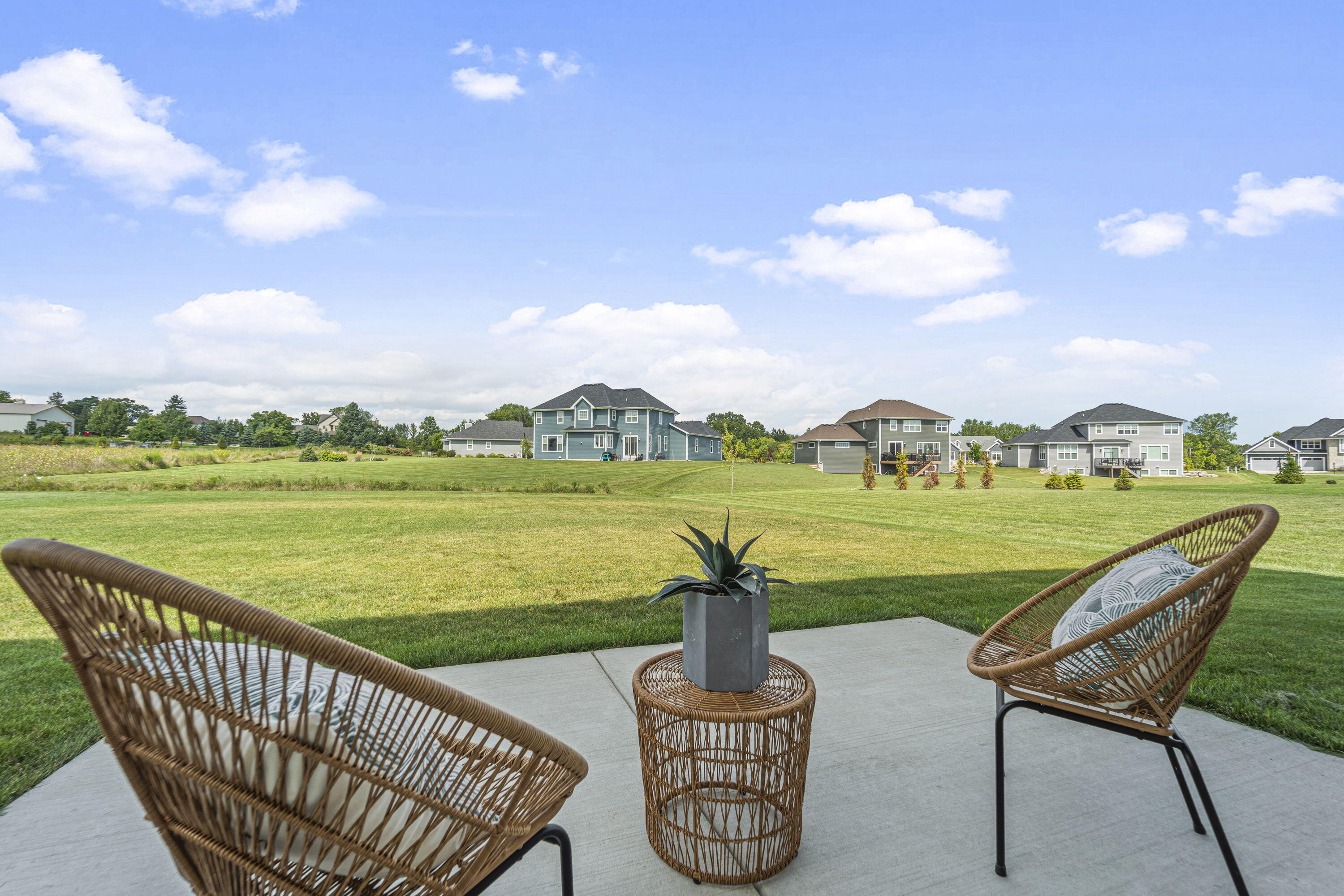 Mequon, Wisconsin, 53097, United States, 5 Bedrooms Bedrooms, ,4 BathroomsBathrooms,Residential,For Sale,1932349