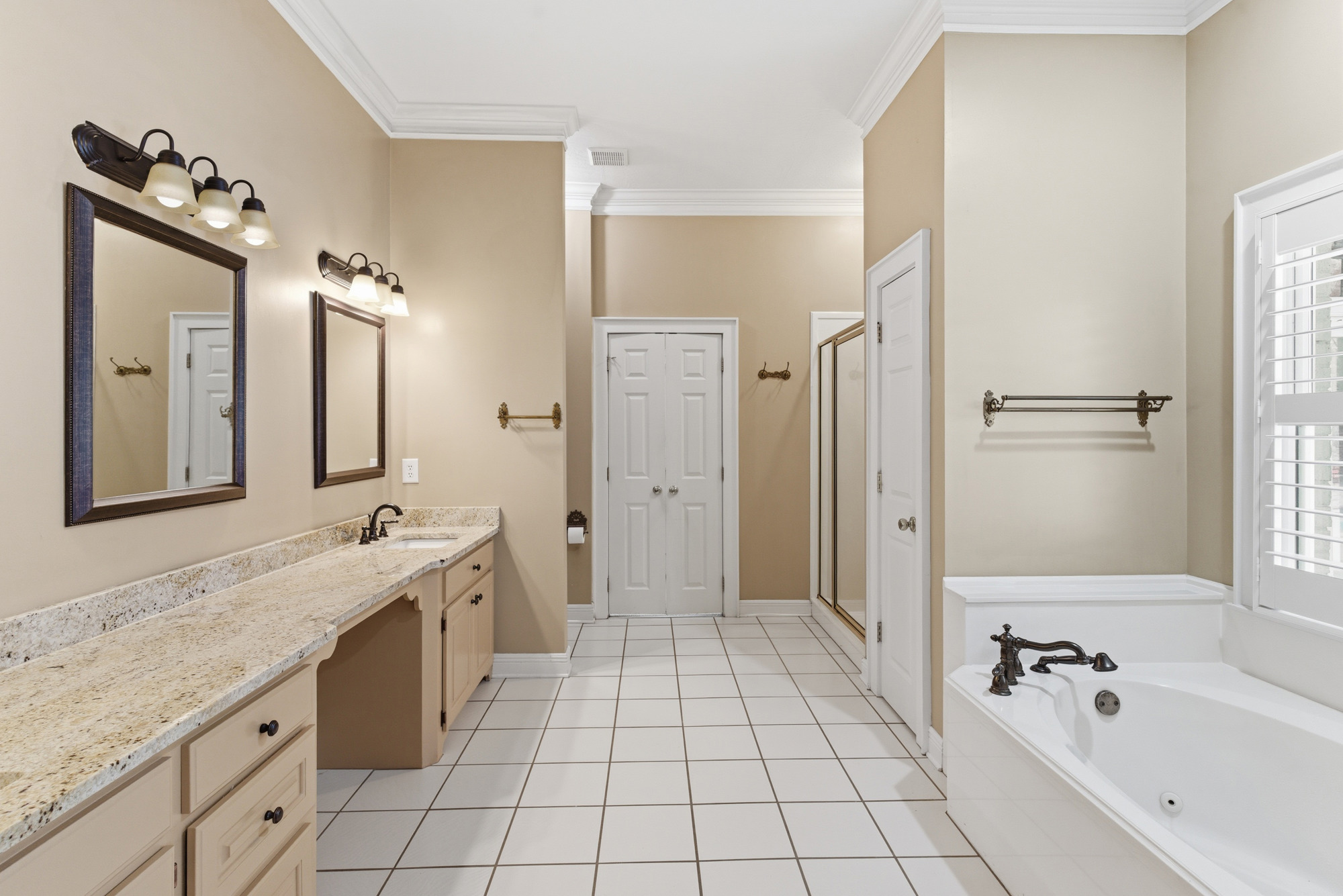 Hattiesburg, Mississippi, 39402, United States, 5 Bedrooms Bedrooms, ,7 BathroomsBathrooms,Residential,For Sale,2005414