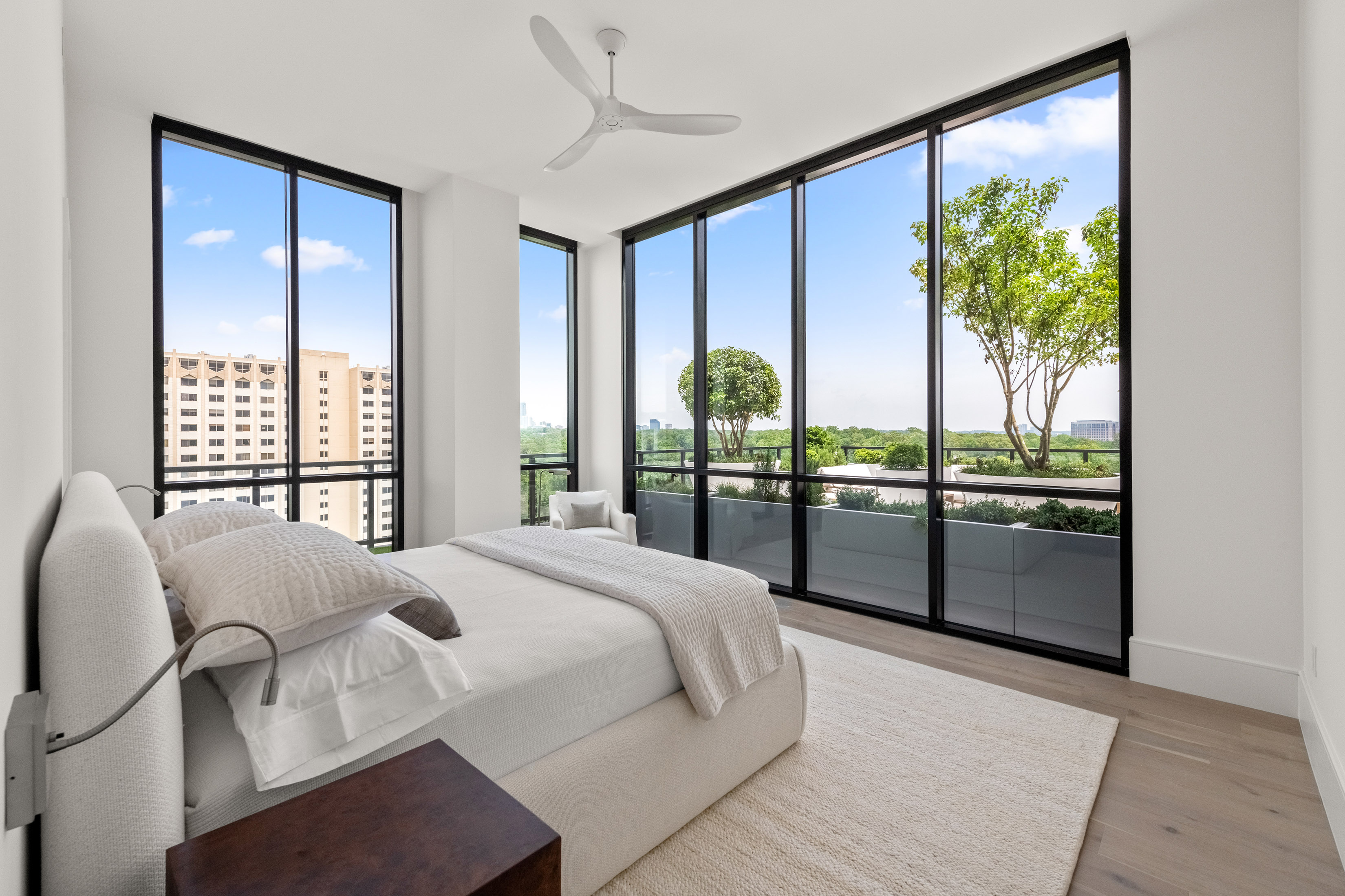  Stunning Fully Furnished Penthouse with the Largest Outdoor Terrace - 物件實景