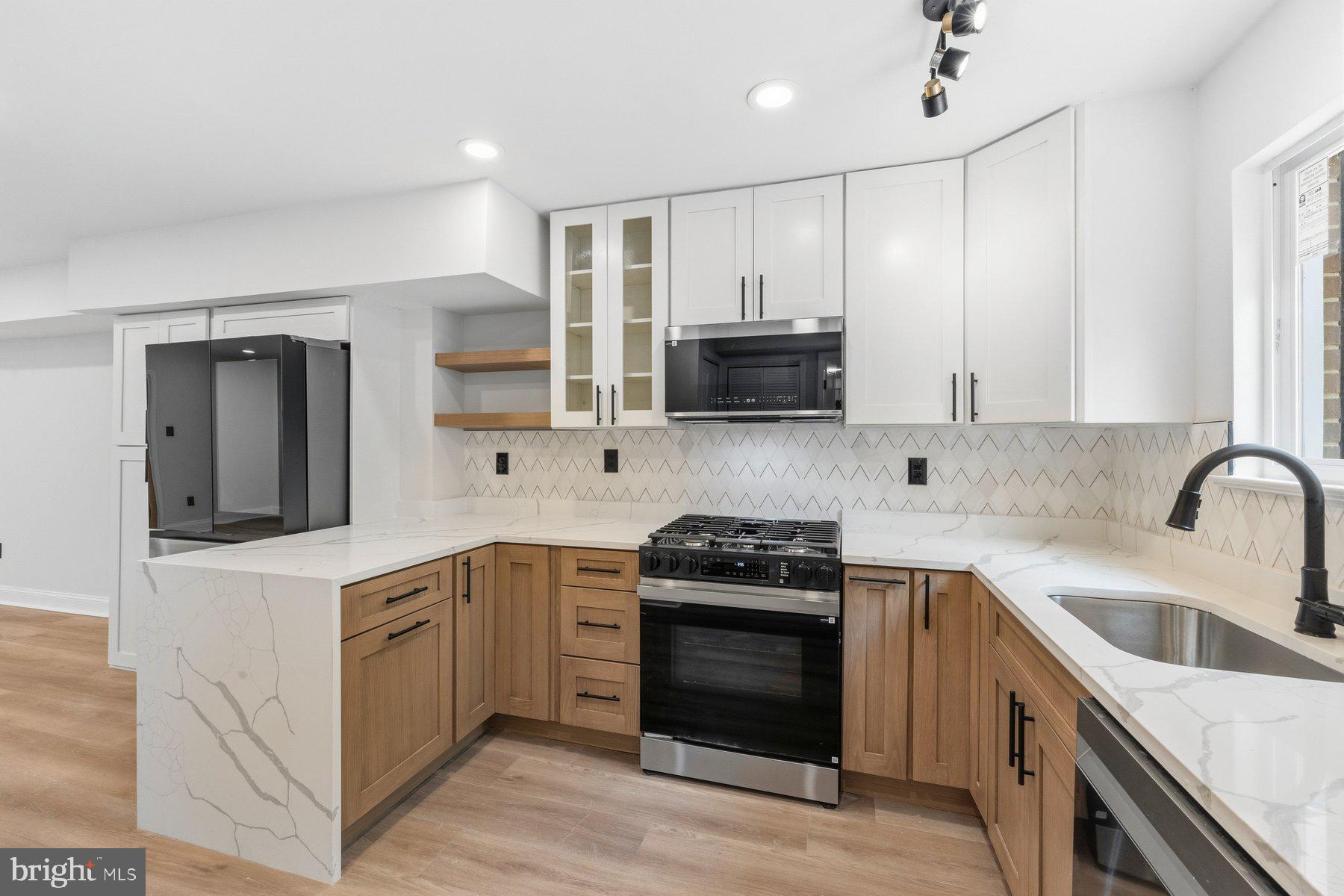 Alexandria, Virginia, 22314, United States, 2 Bedrooms Bedrooms, ,3 BathroomsBathrooms,Residential,For Sale,2049210
