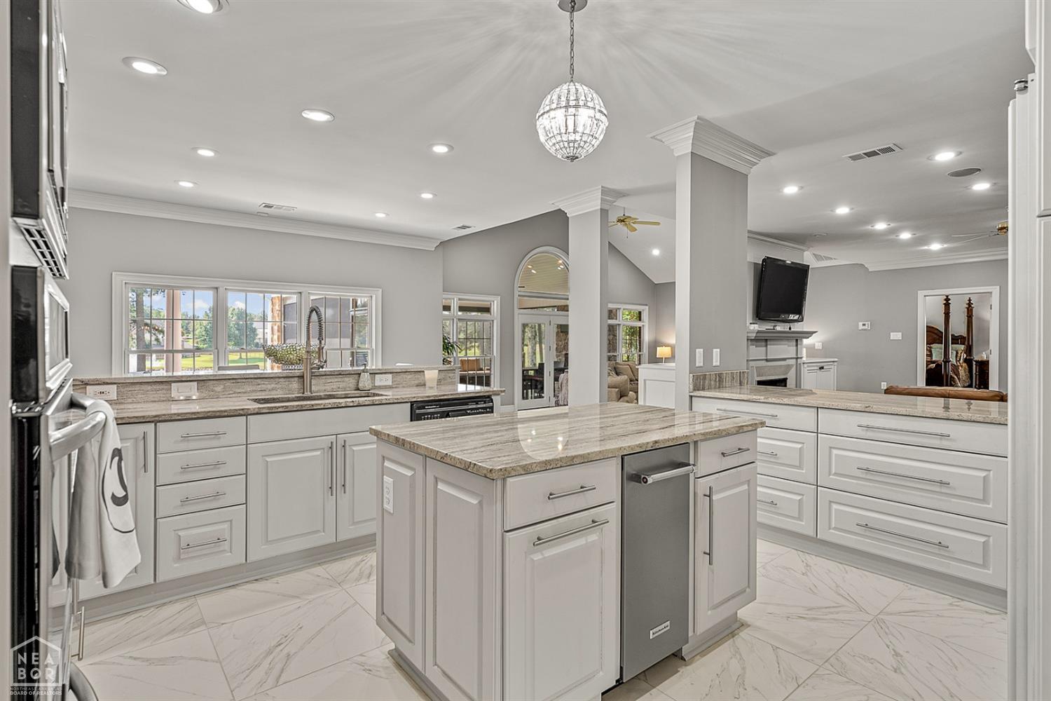 Jonesboro, Arkansas, 72404, United States, 4 Bedrooms Bedrooms, ,5 BathroomsBathrooms,Residential,For Sale,1983178