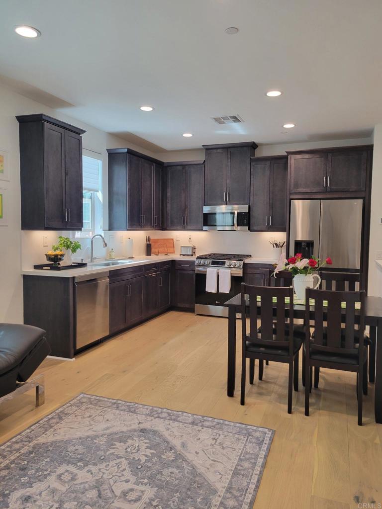Simi Valley, California, 93065, United States, 2 Bedrooms Bedrooms, ,3 BathroomsBathrooms,Residential,For Sale,2040698