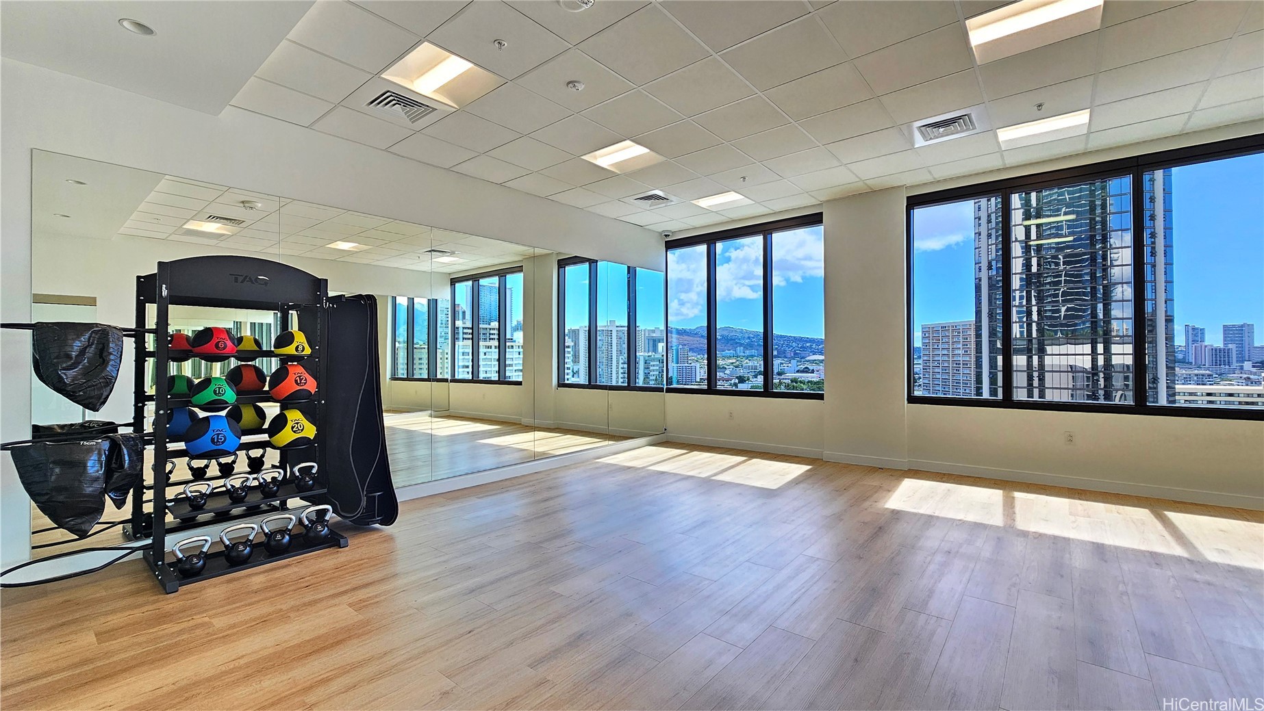 Honolulu, Hawaii, 96814, United States, ,1 BathroomBathrooms,Residential,For Sale,1989075