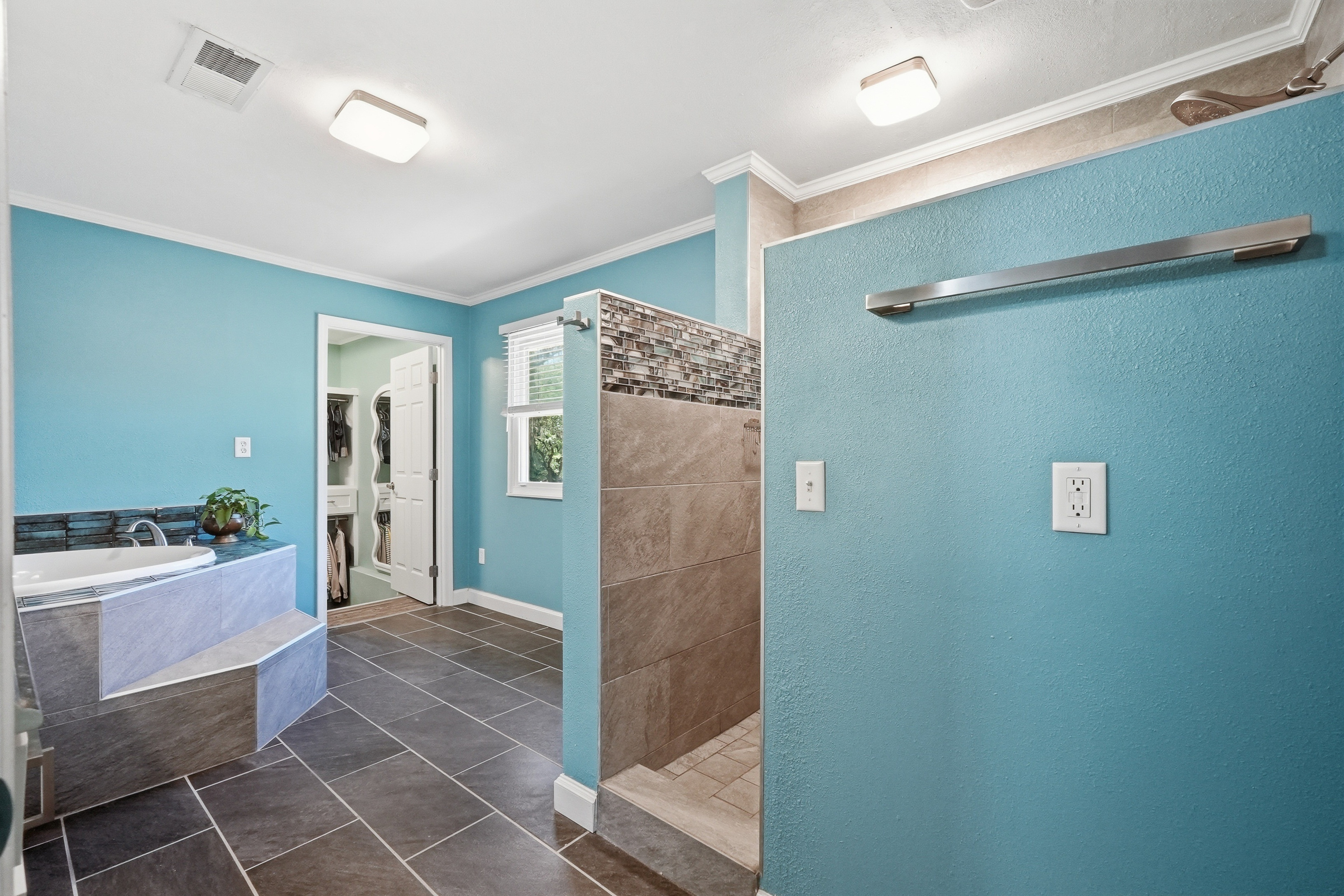  Updated Niceville Home on Double-Lot with Privacy & Endless Potential - 物件實景