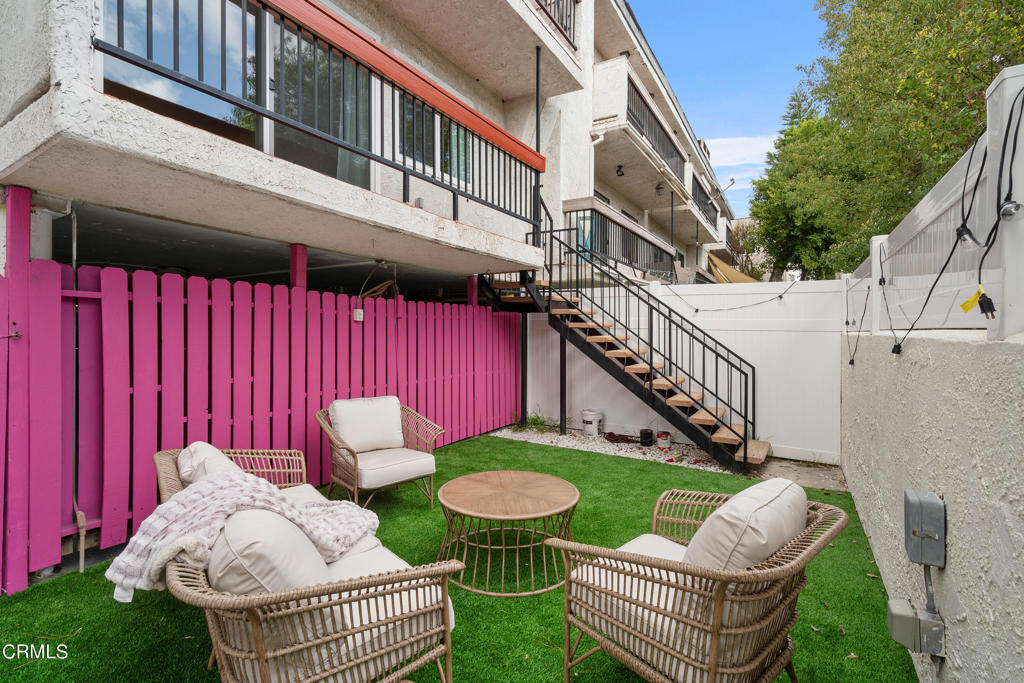 15322 Weddington Street #3, Sherman Oaks, California, 91411, United States, 2 Bedrooms Bedrooms, ,2 BathroomsBathrooms,Residential,For Sale,15322 Weddington Street #3,1621498