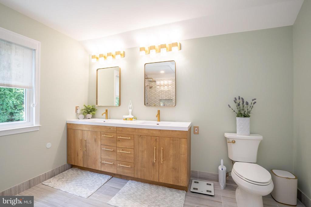 Monroe Township, New Jersey, 08831, United States, 5 Bedrooms Bedrooms, ,4 BathroomsBathrooms,Residential,For Sale,1895133