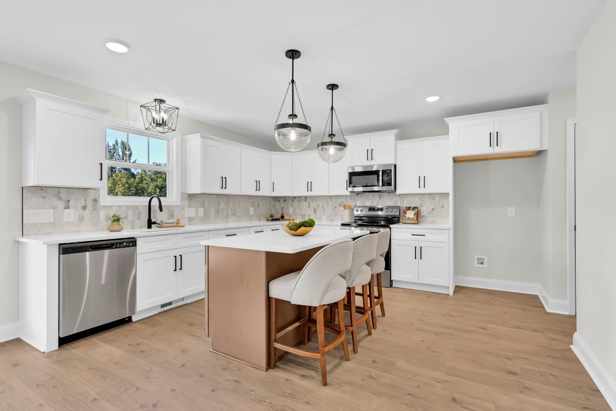 Clarksville, Tennessee, 37040, United States, 4 Bedrooms Bedrooms, ,3 BathroomsBathrooms,Residential,For Sale,2001195