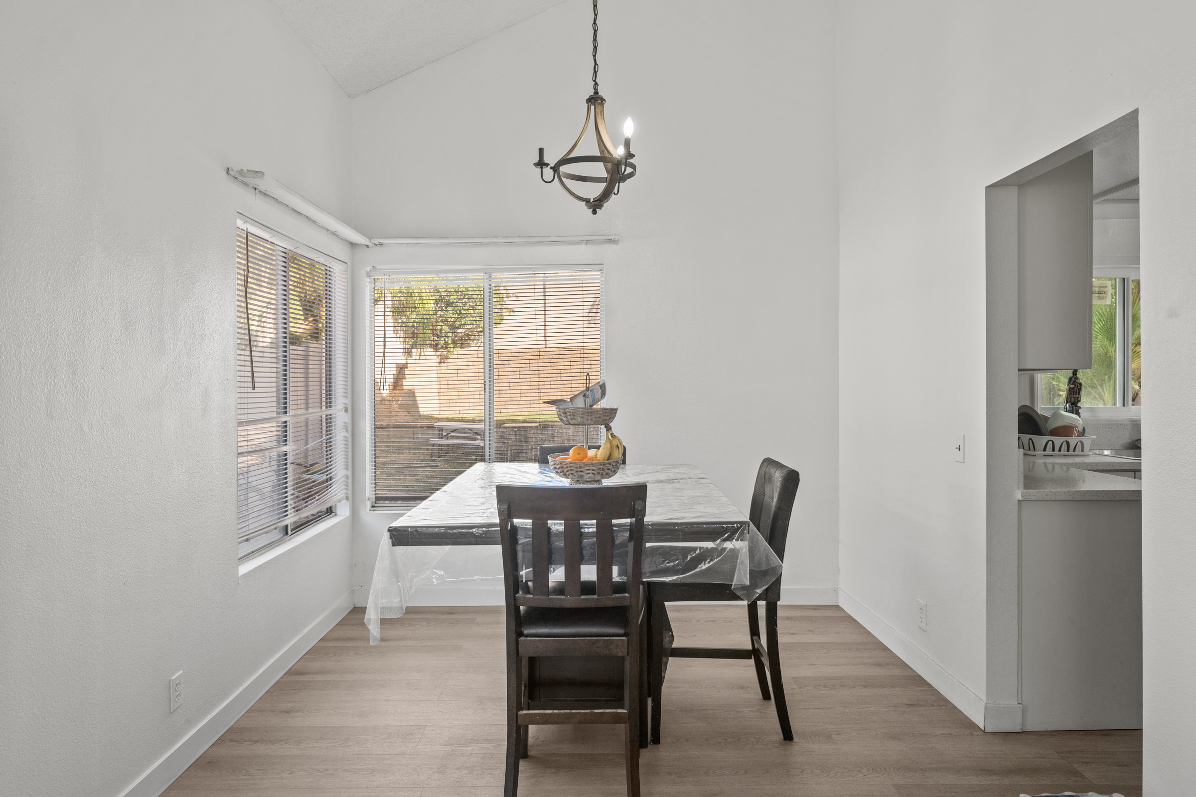 Moreno Valley, California, 92557, United States, 4 Bedrooms Bedrooms, ,4 BathroomsBathrooms,Residential,For Sale,1978053