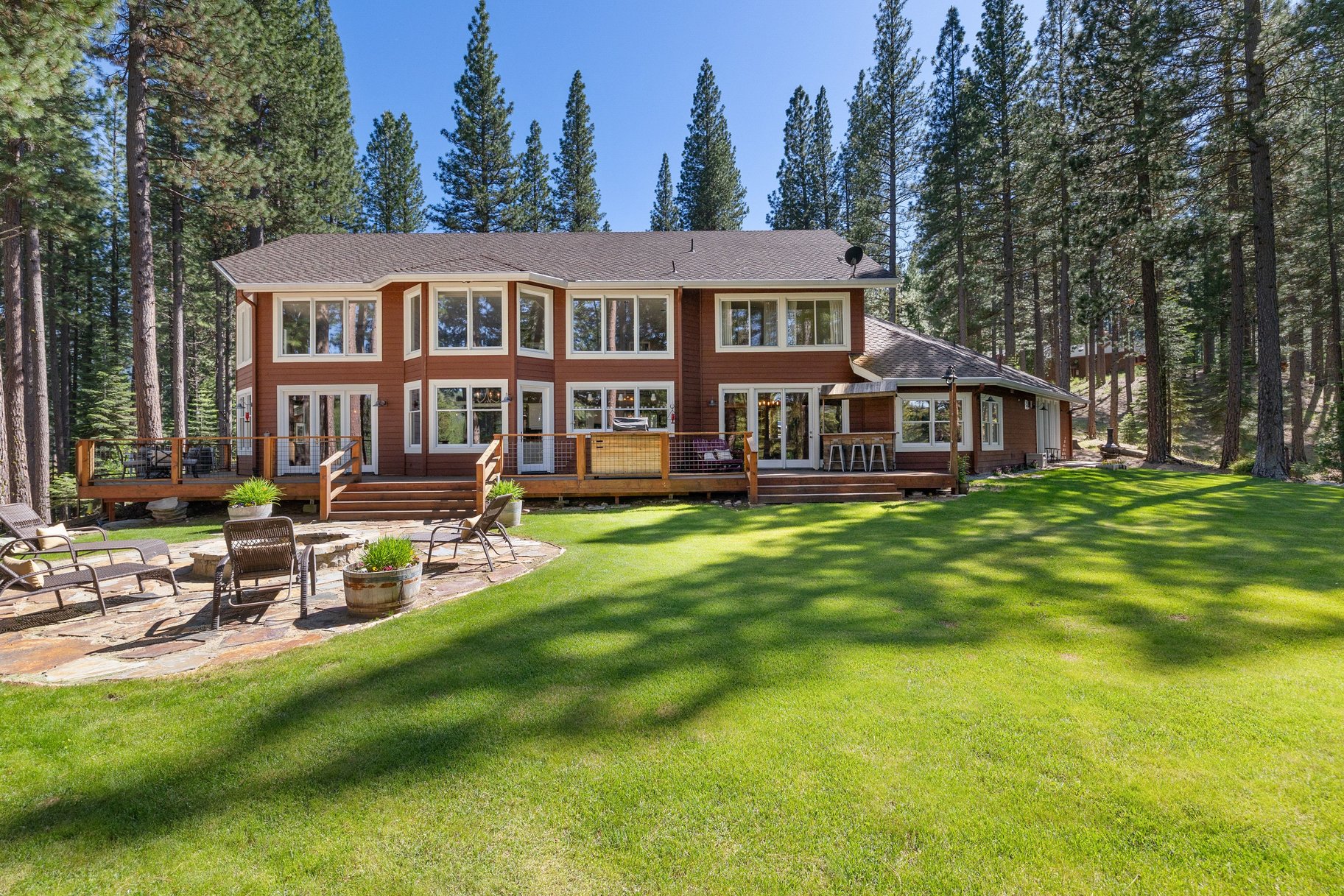  Hilltop Whitehawk Ranch Estate with Sweeping Meadow, Pond & Mountain Views - 物件實景