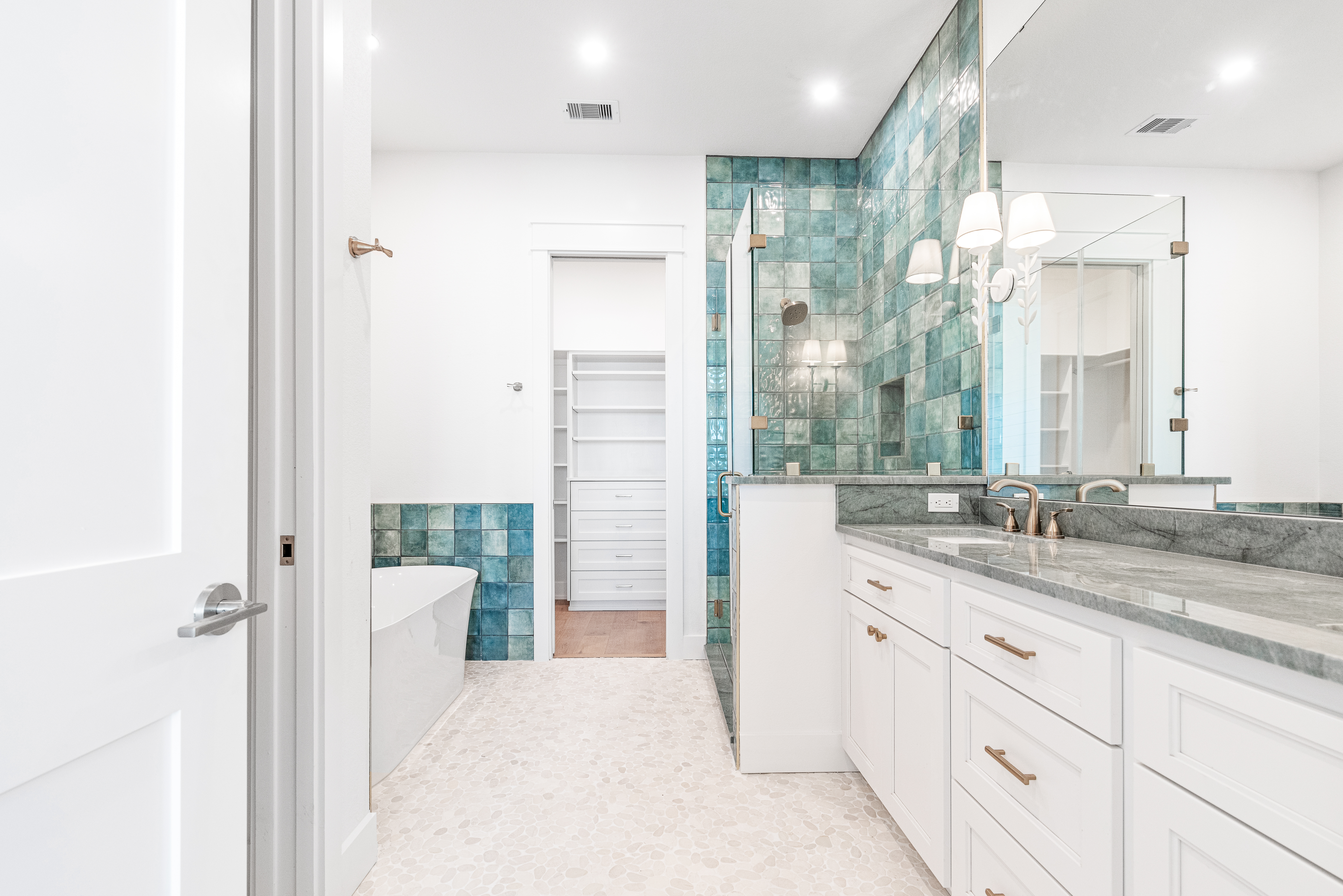  Coastal Luxury with Unmatched Water Views - 物件實景