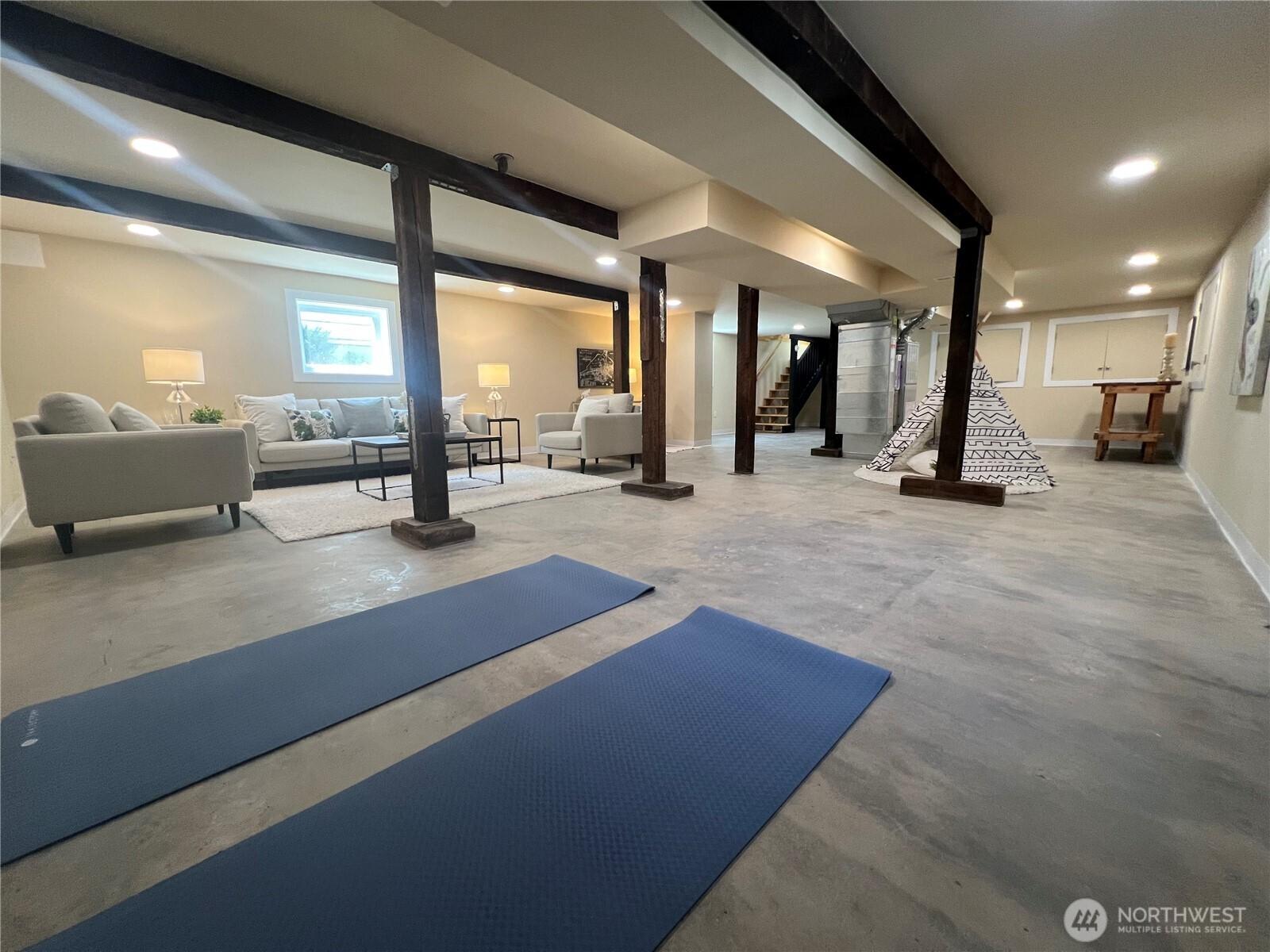 SEATTLE, Washington, 98103, United States, 4 Bedrooms Bedrooms, ,2 BathroomsBathrooms,Residential,For Sale,1874461