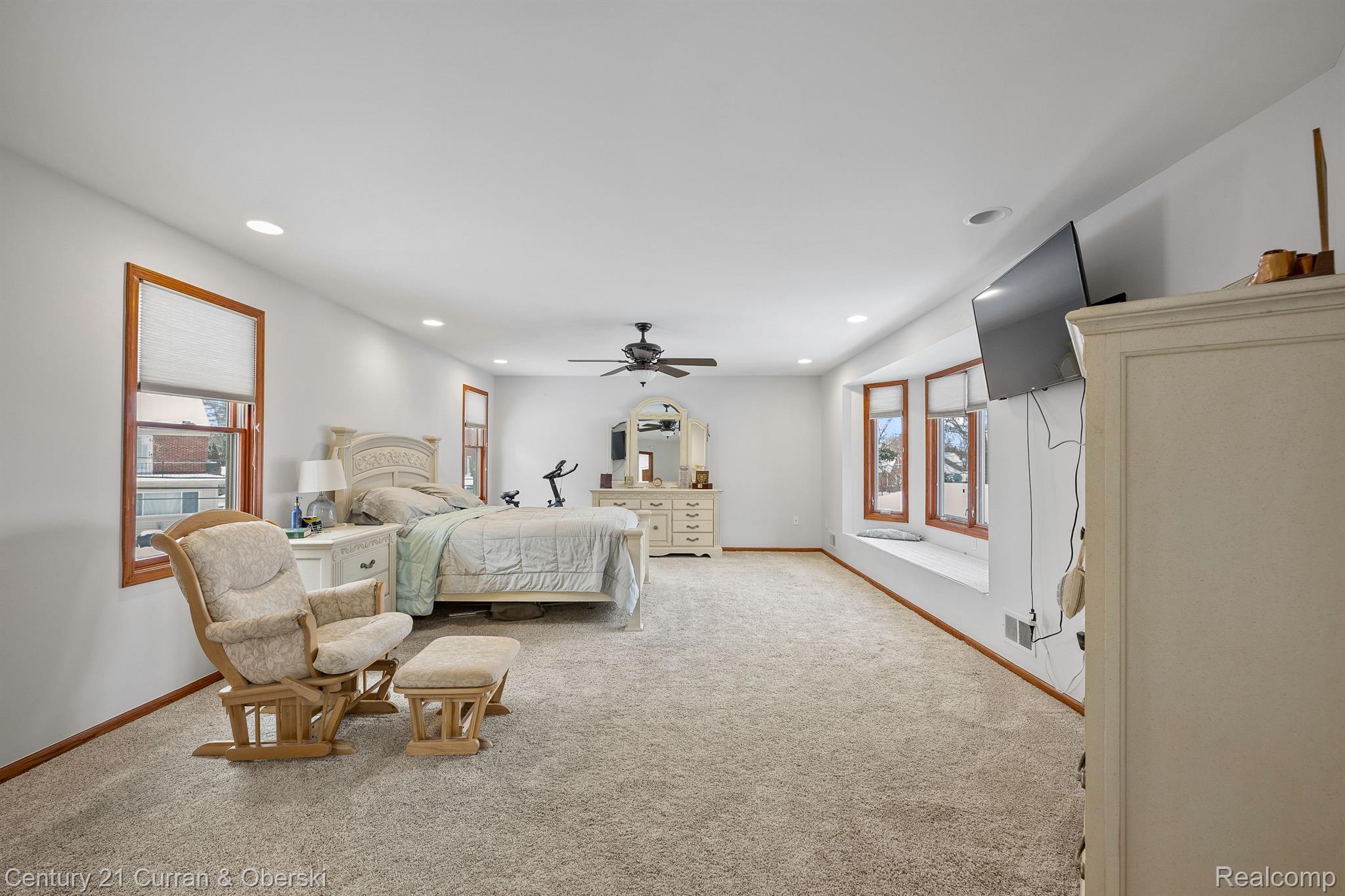 Dearborn, Michigan, 48128, United States, 4 Bedrooms Bedrooms, ,3 BathroomsBathrooms,Residential,For Sale,1908051