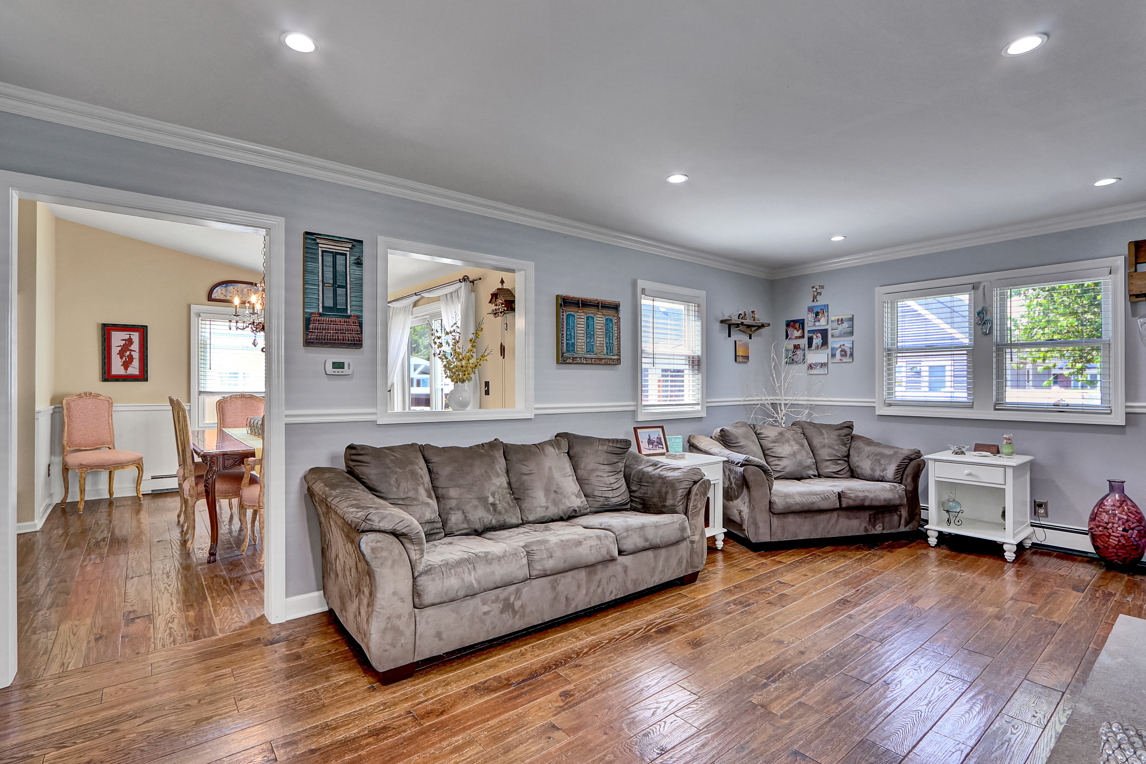 Babylon, New York, 11702, United States, 4 Bedrooms Bedrooms, ,2 BathroomsBathrooms,Residential,For Sale,1921304