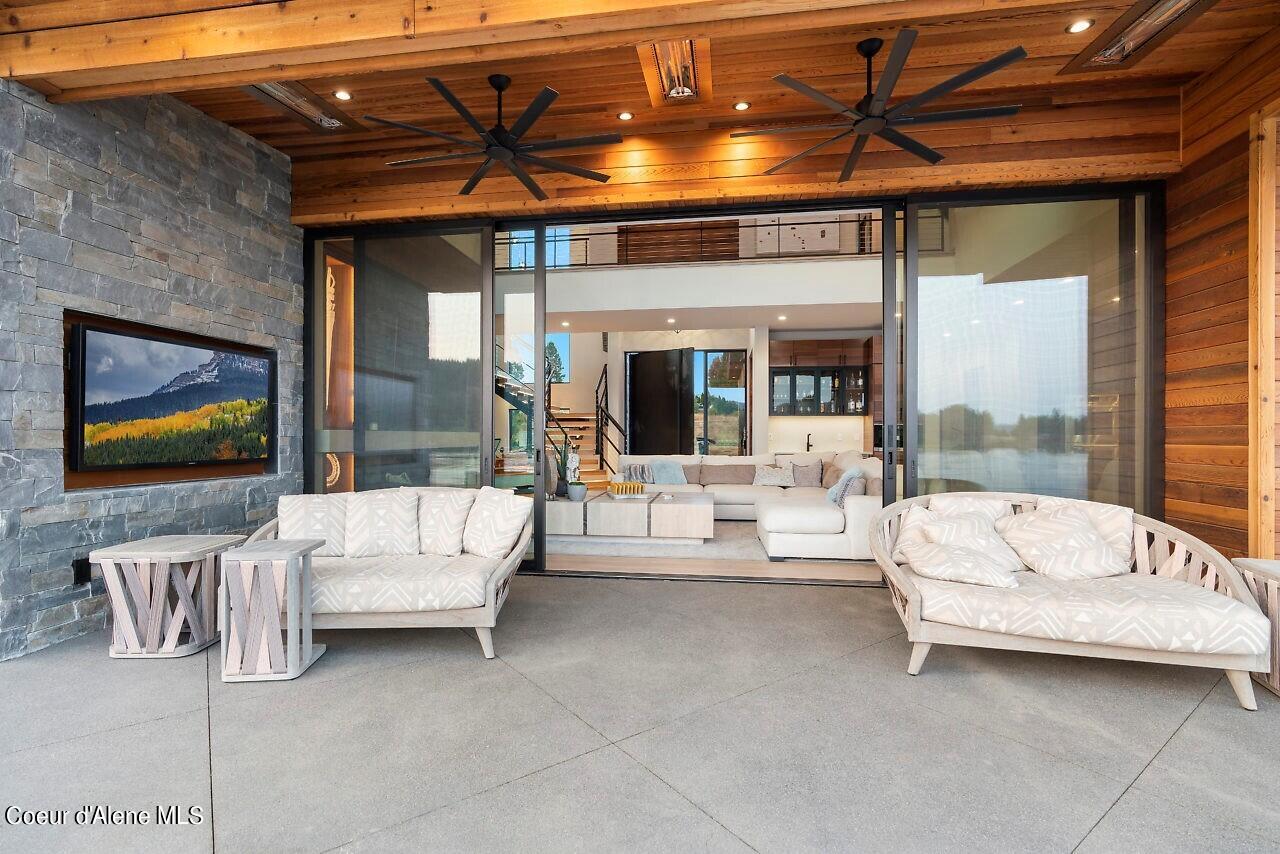 Coeur d'Alene, Idaho, 83814, United States, 4 Bedrooms Bedrooms, ,4 BathroomsBathrooms,Residential,For Sale,1908048