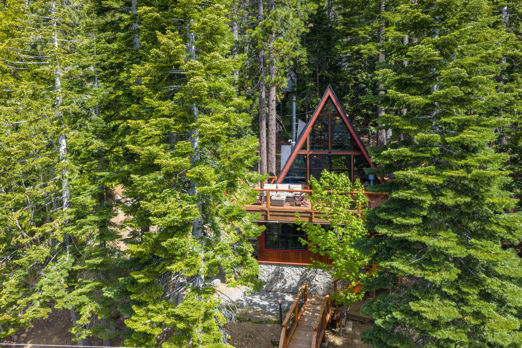  Iconic, Updated A-frame Steps from Trails with Private Beach Membership - 物件實景