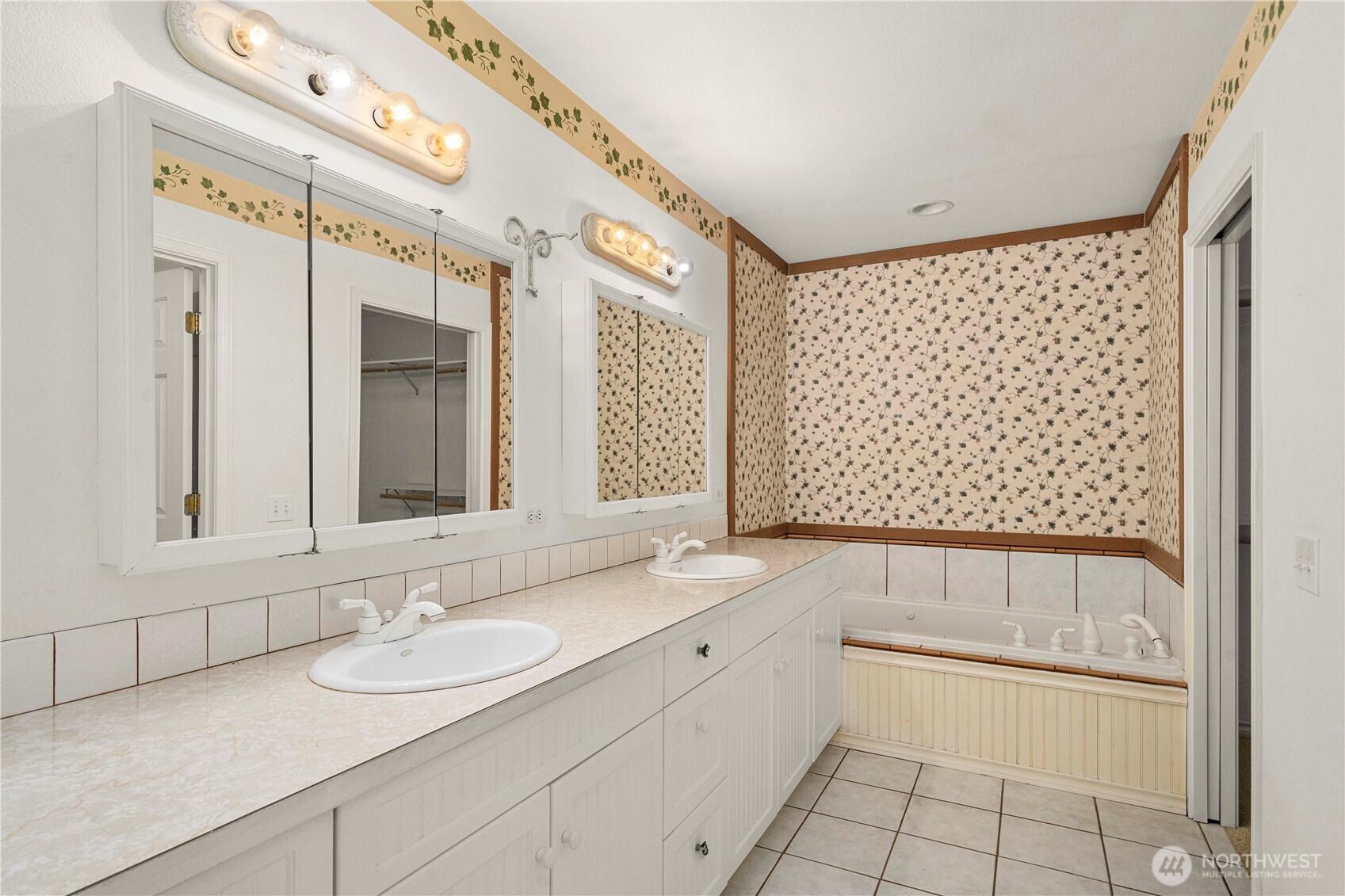 DES MOINES, Washington, 98198, United States, 5 Bedrooms Bedrooms, ,4 BathroomsBathrooms,Residential,For Sale,1927220