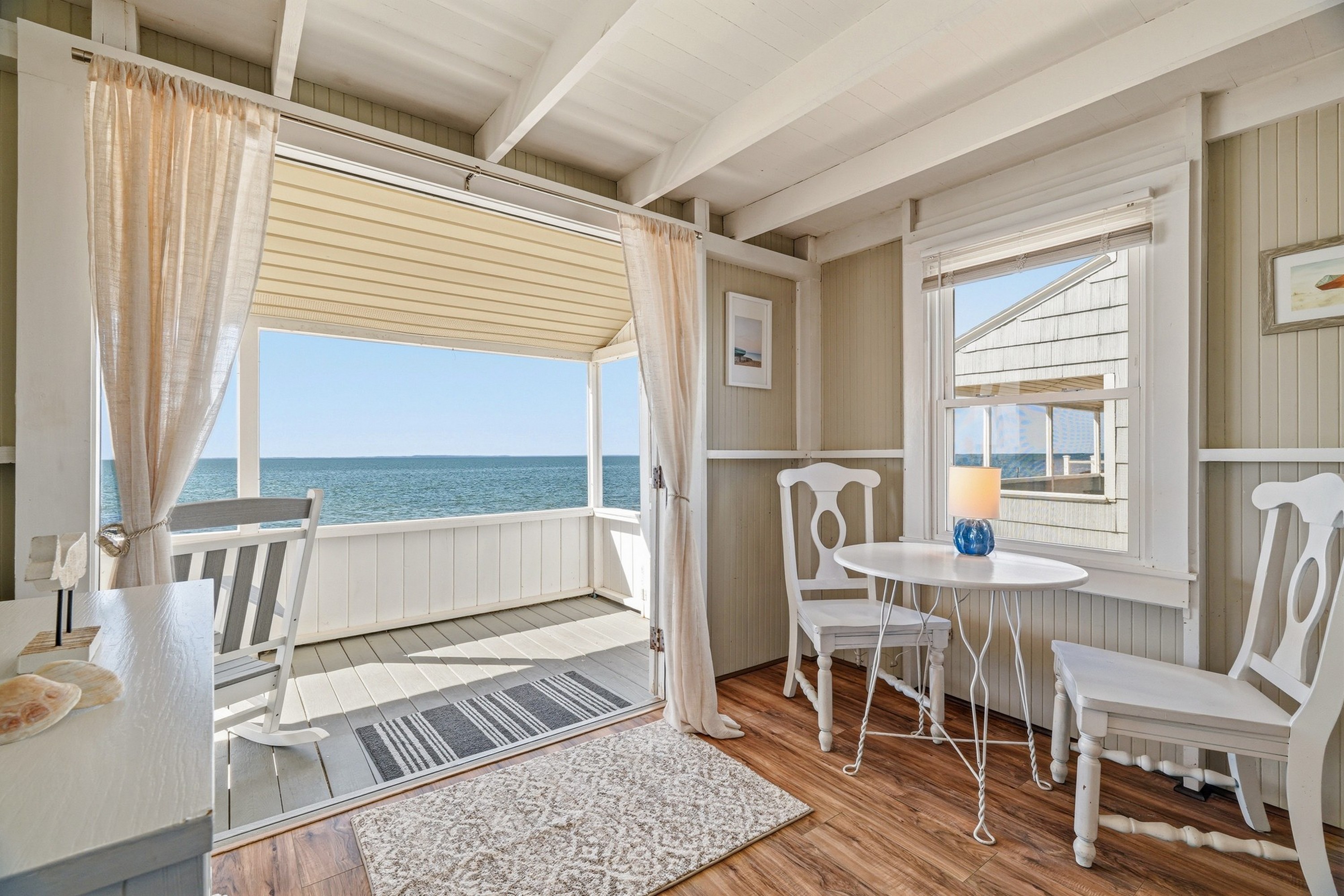  Charming Direct Waterfront Beach Cottage at Hawk