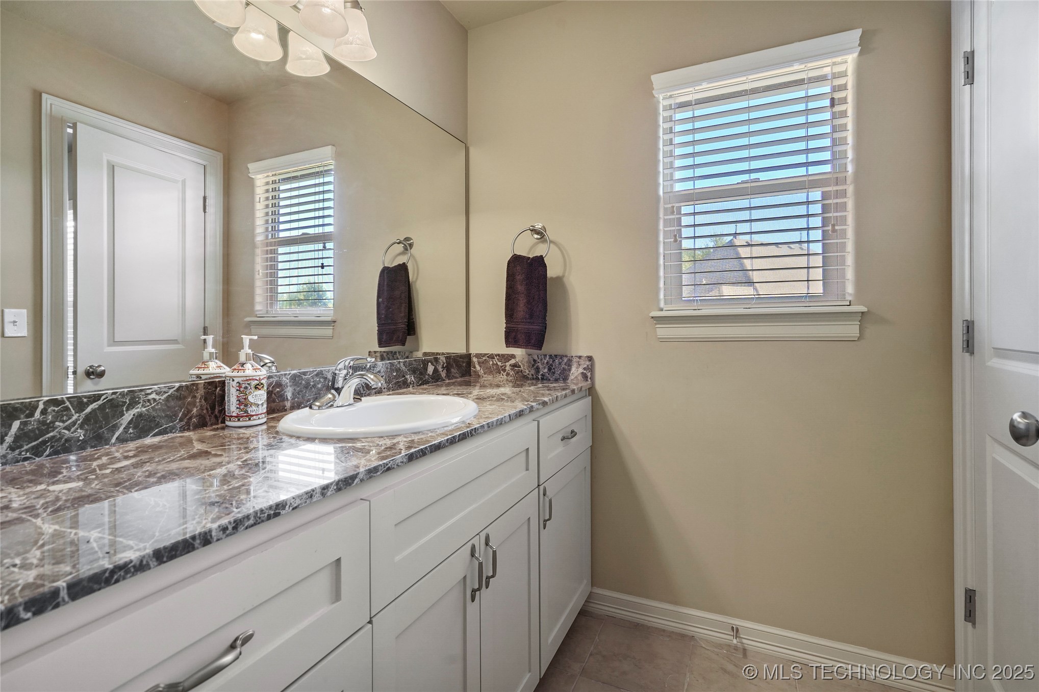 Tulsa, Oklahoma, 74137, United States, 5 Bedrooms Bedrooms, ,5 BathroomsBathrooms,Residential,For Sale,1990316