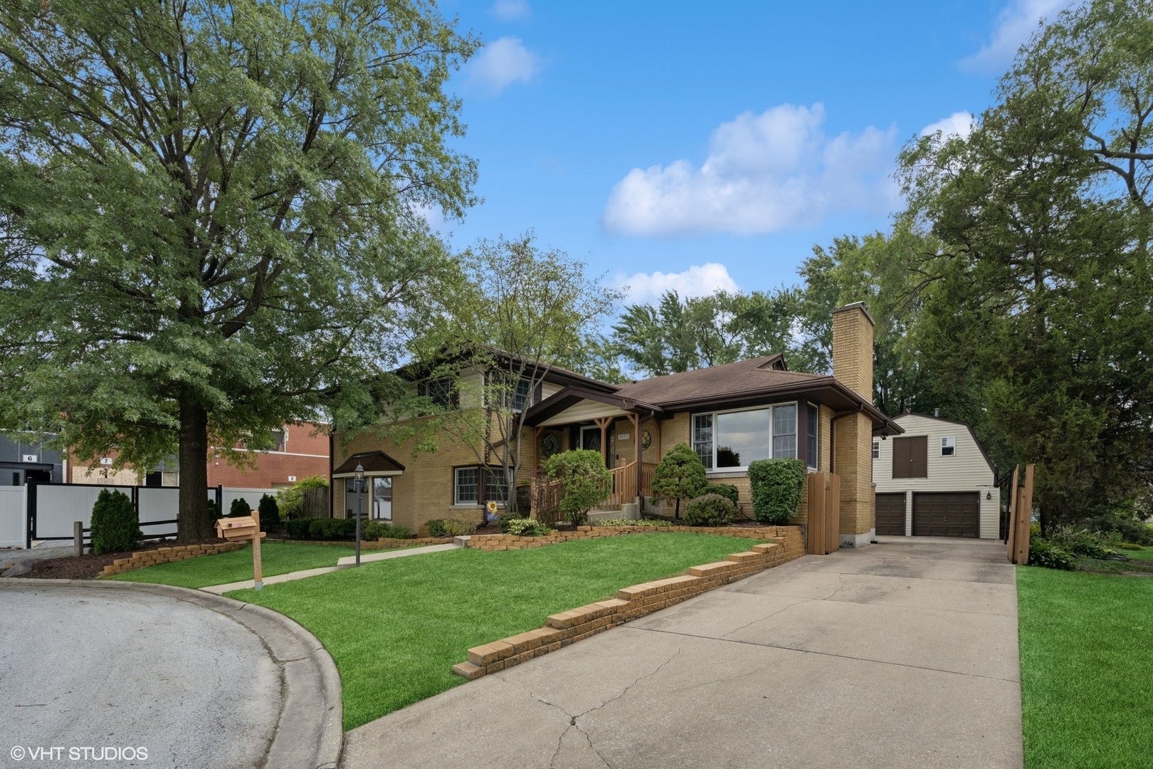 Oak Lawn, Illinois, 60453, United States, 5 Bedrooms Bedrooms, ,4 BathroomsBathrooms,Residential,For Sale,1932429
