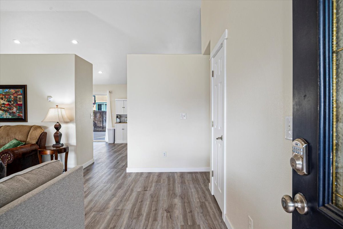 Redmond, Oregon, 97756, United States, 3 Bedrooms Bedrooms, ,2 BathroomsBathrooms,Residential,For Sale,1991530