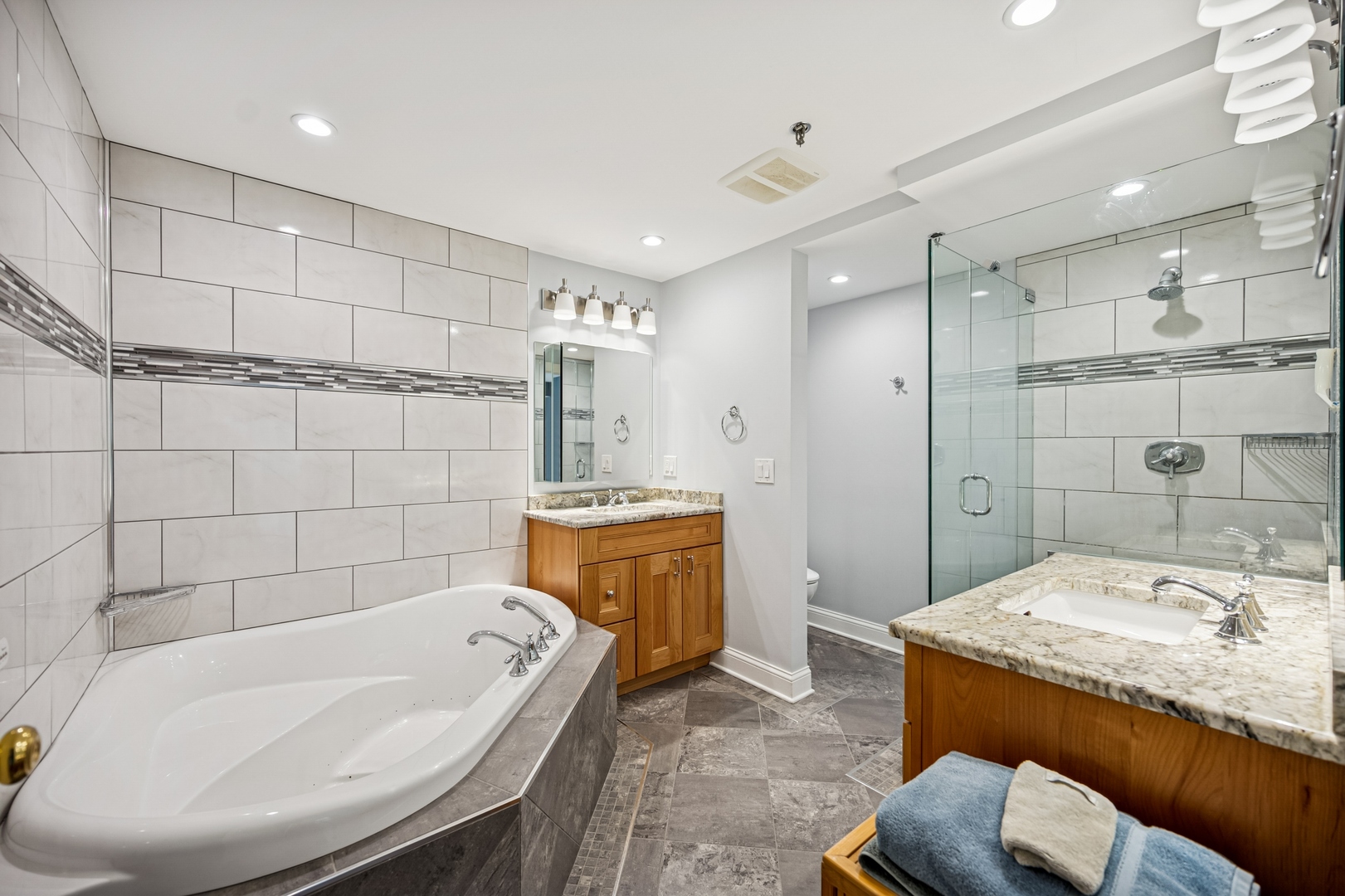 Lake Forest, Illinois, 60045, United States, 3 Bedrooms Bedrooms, ,2 BathroomsBathrooms,Residential,For Sale,1940647