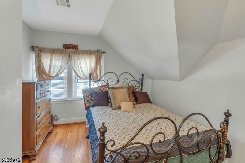 West Orange Twp., New Jersey, 07052, United States, 6 Bedrooms Bedrooms, ,4 BathroomsBathrooms,Residential,For Sale,1934575