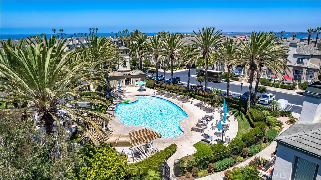 Huntington Beach, California, 92648, United States, 2 Bedrooms Bedrooms, ,3 BathroomsBathrooms,Residential,For Sale,1992033