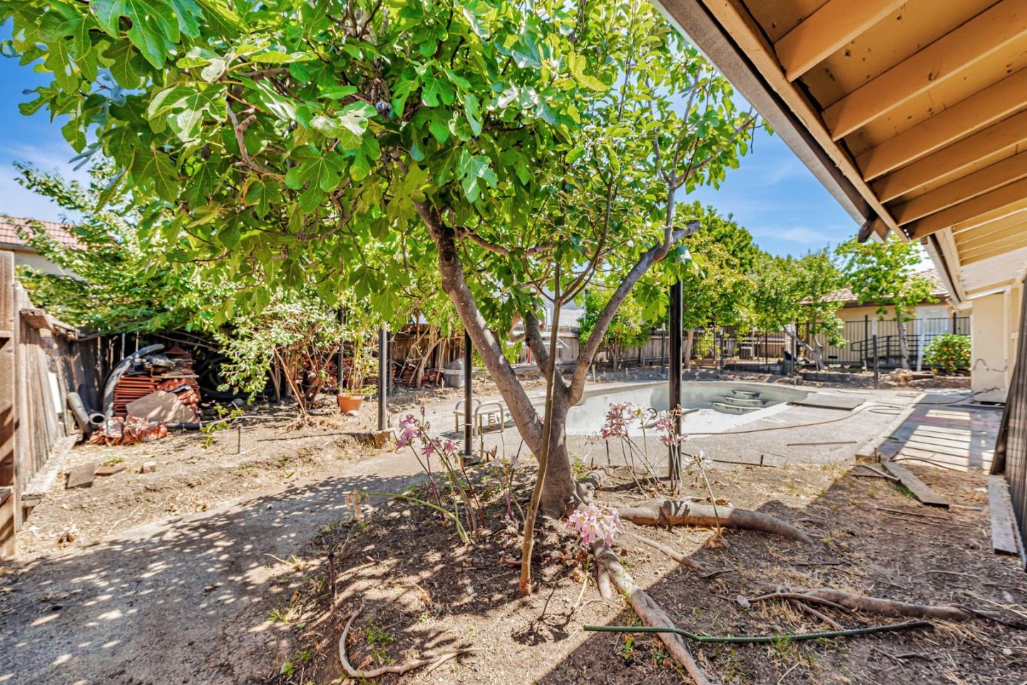 Santa Clara, California, 95051, United States, 3 Bedrooms Bedrooms, ,3 BathroomsBathrooms,Residential,For Sale,1941607