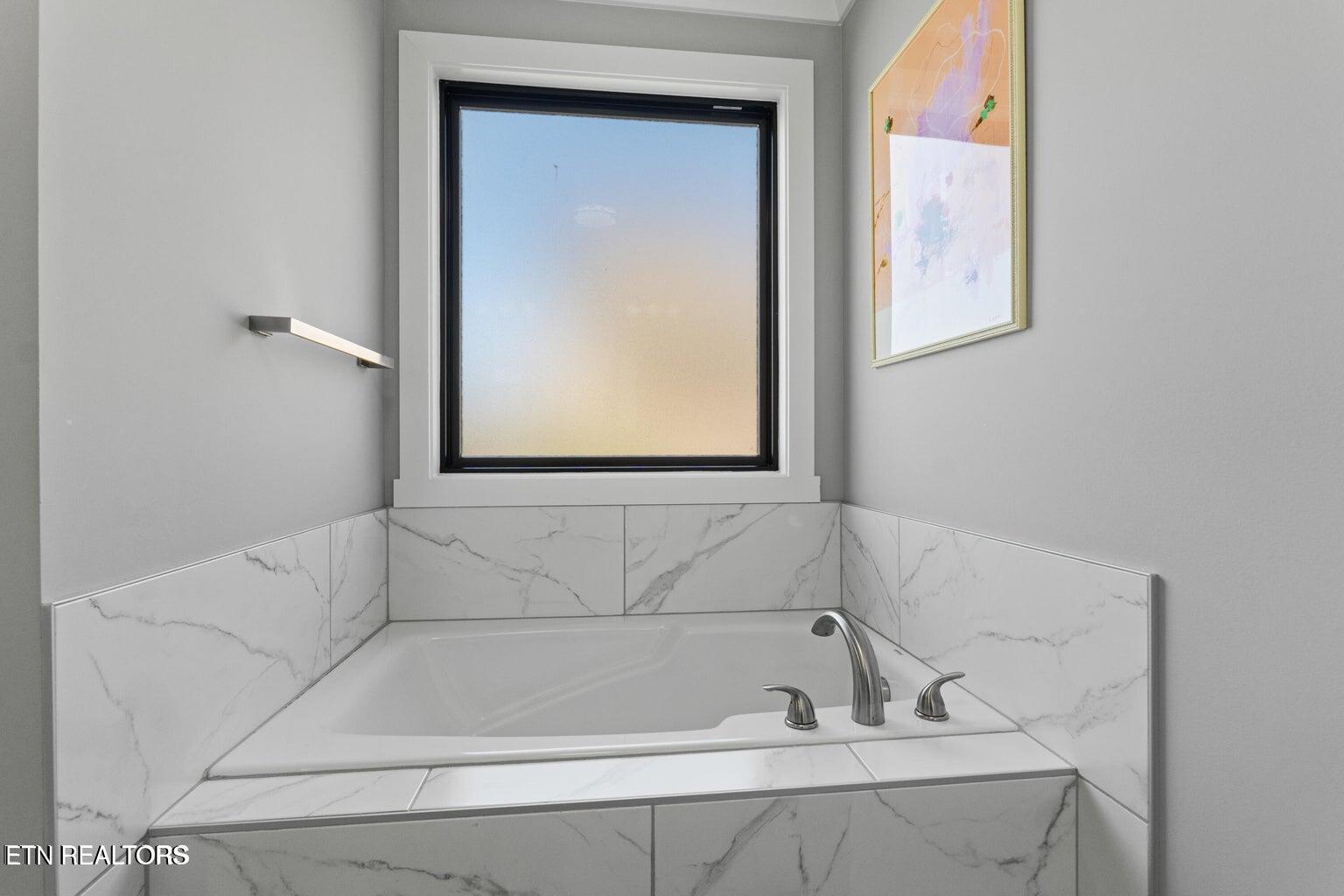 Maryville, Tennessee, 37803, United States, 4 Bedrooms Bedrooms, ,3 BathroomsBathrooms,Residential,For Sale,2003233