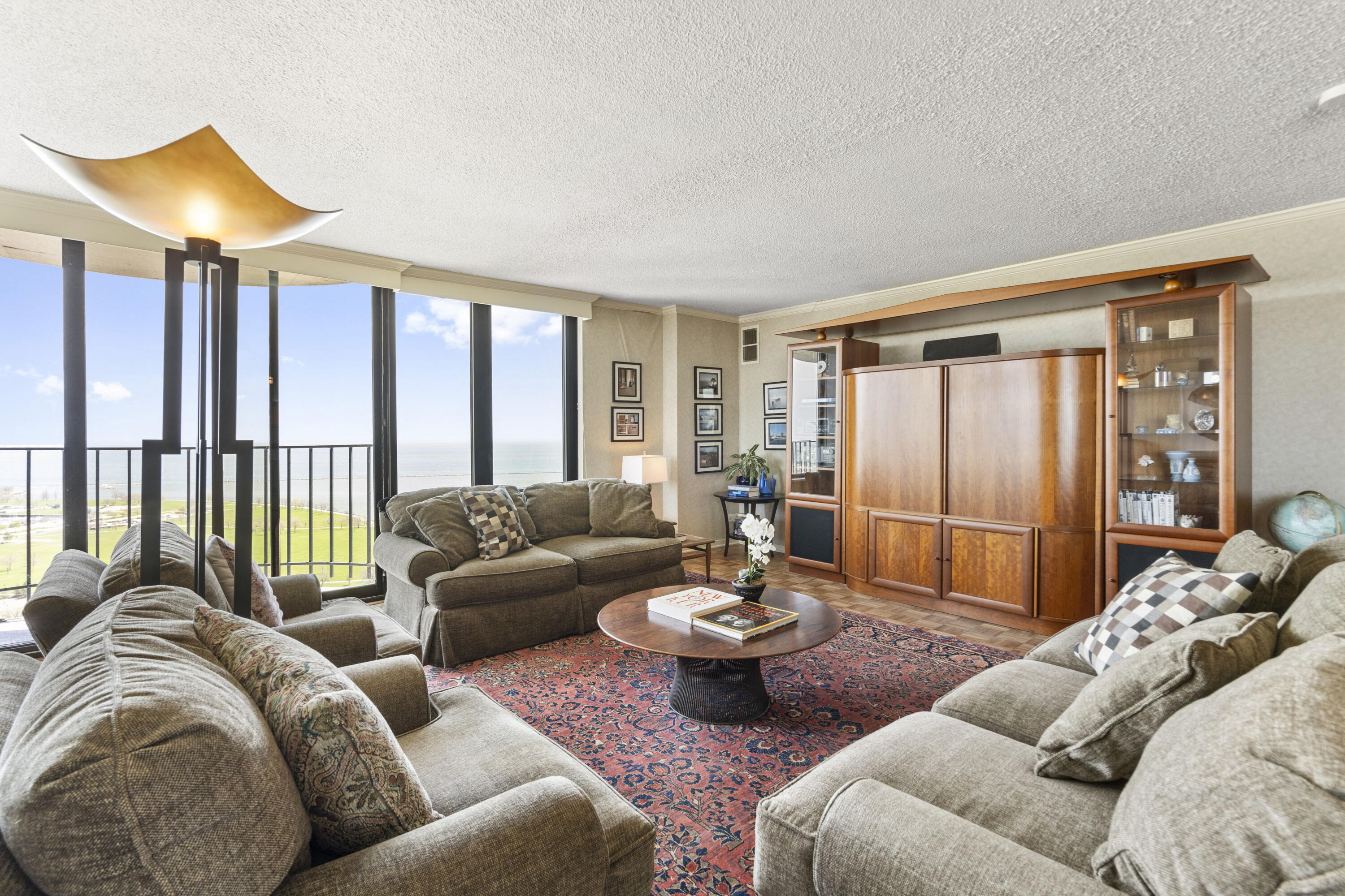 Milwaukee, Wisconsin, 53202, United States, 5 Bedrooms Bedrooms, ,5 BathroomsBathrooms,Residential,For Sale,1827277