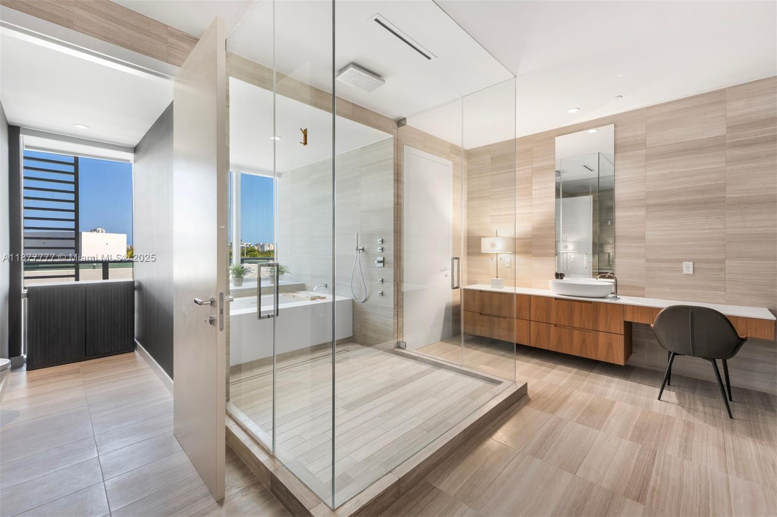 Miami Beach, Florida, 33140, United States, 4 Bedrooms Bedrooms, ,5 BathroomsBathrooms,Residential,For Sale,1948175
