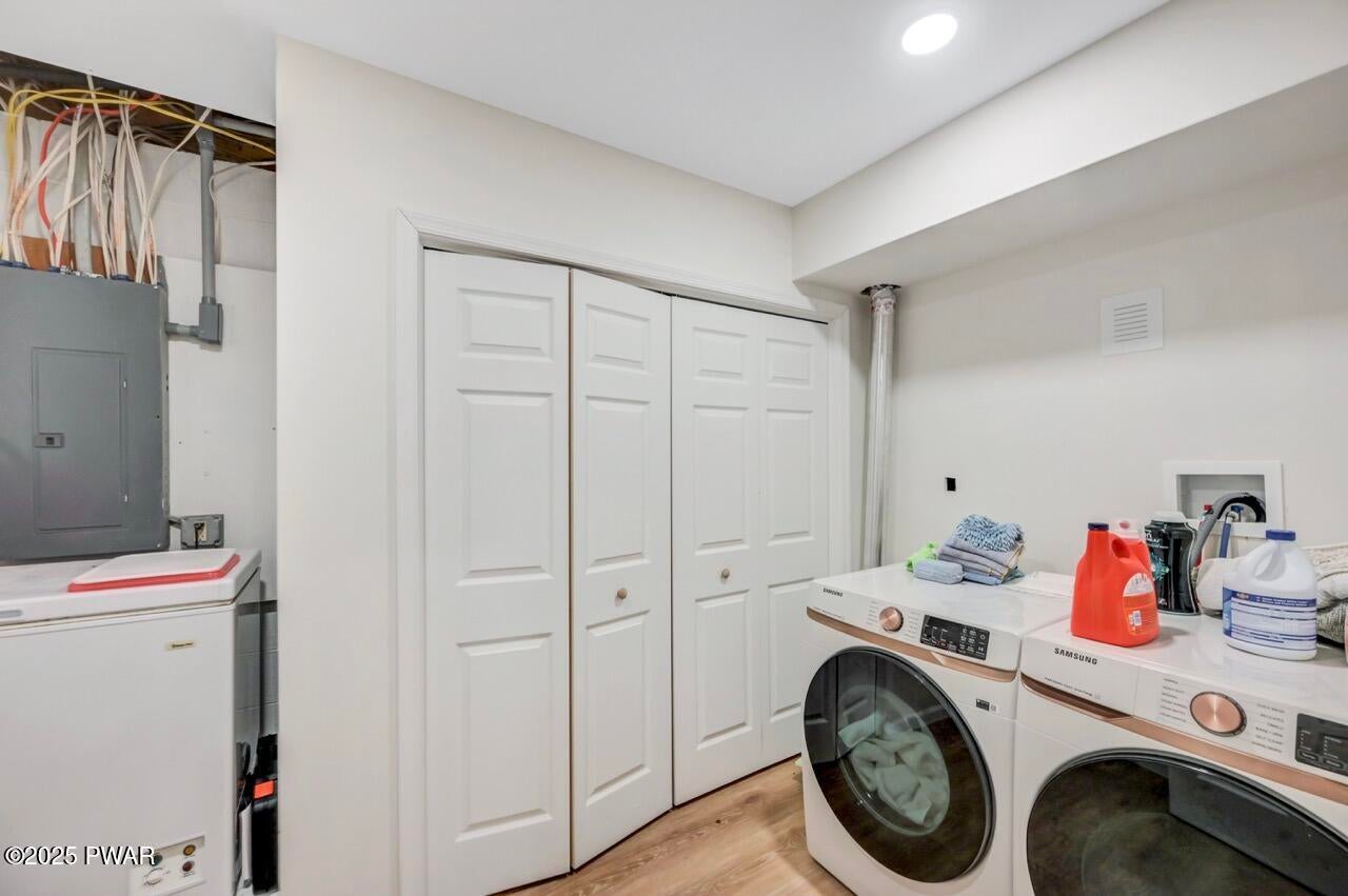 Lords Valley, Pennsylvania, 18428, United States, 6 Bedrooms Bedrooms, ,3 BathroomsBathrooms,Residential,For Sale,2001480