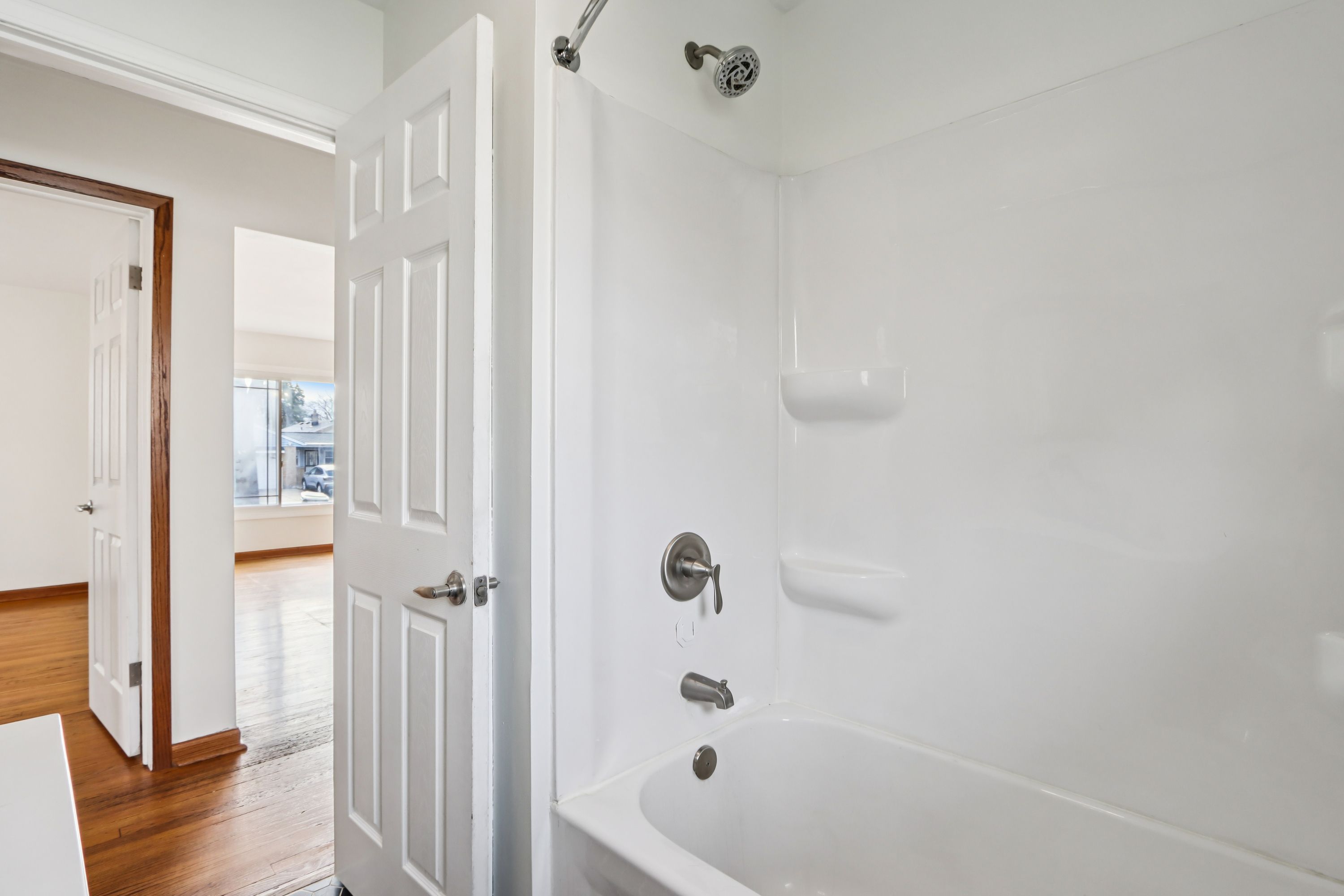  Classic Brick Ranch with an Incredible 3.5+ Car Garage - 物件實景