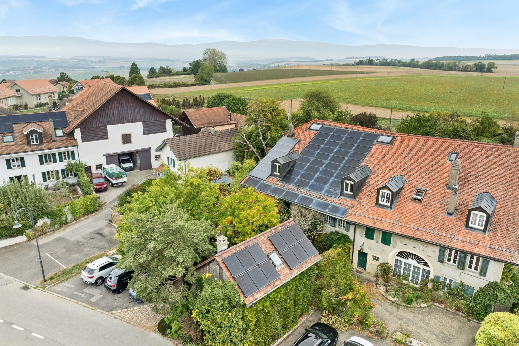  An exceptional village home in the heart of Sullens - 物件實景