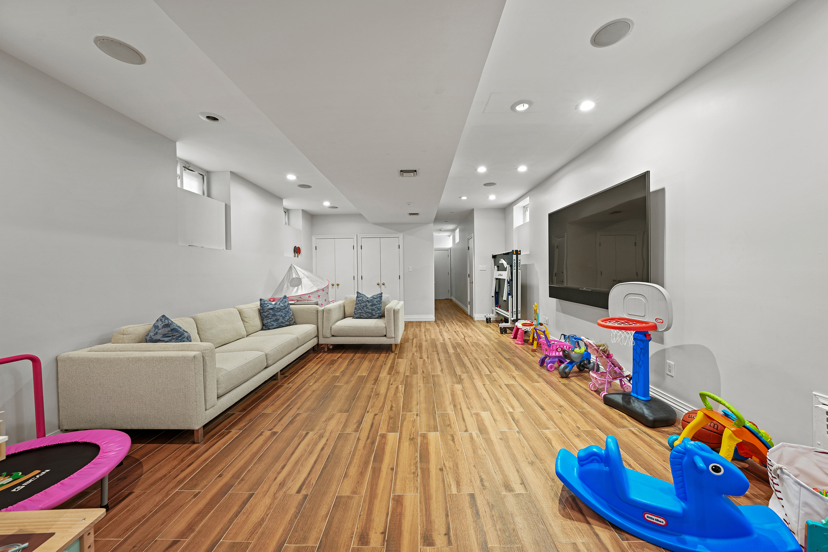 Brooklyn, New York, 11230, United States, 6 Bedrooms Bedrooms, ,5 BathroomsBathrooms,Residential,For Sale,1780771